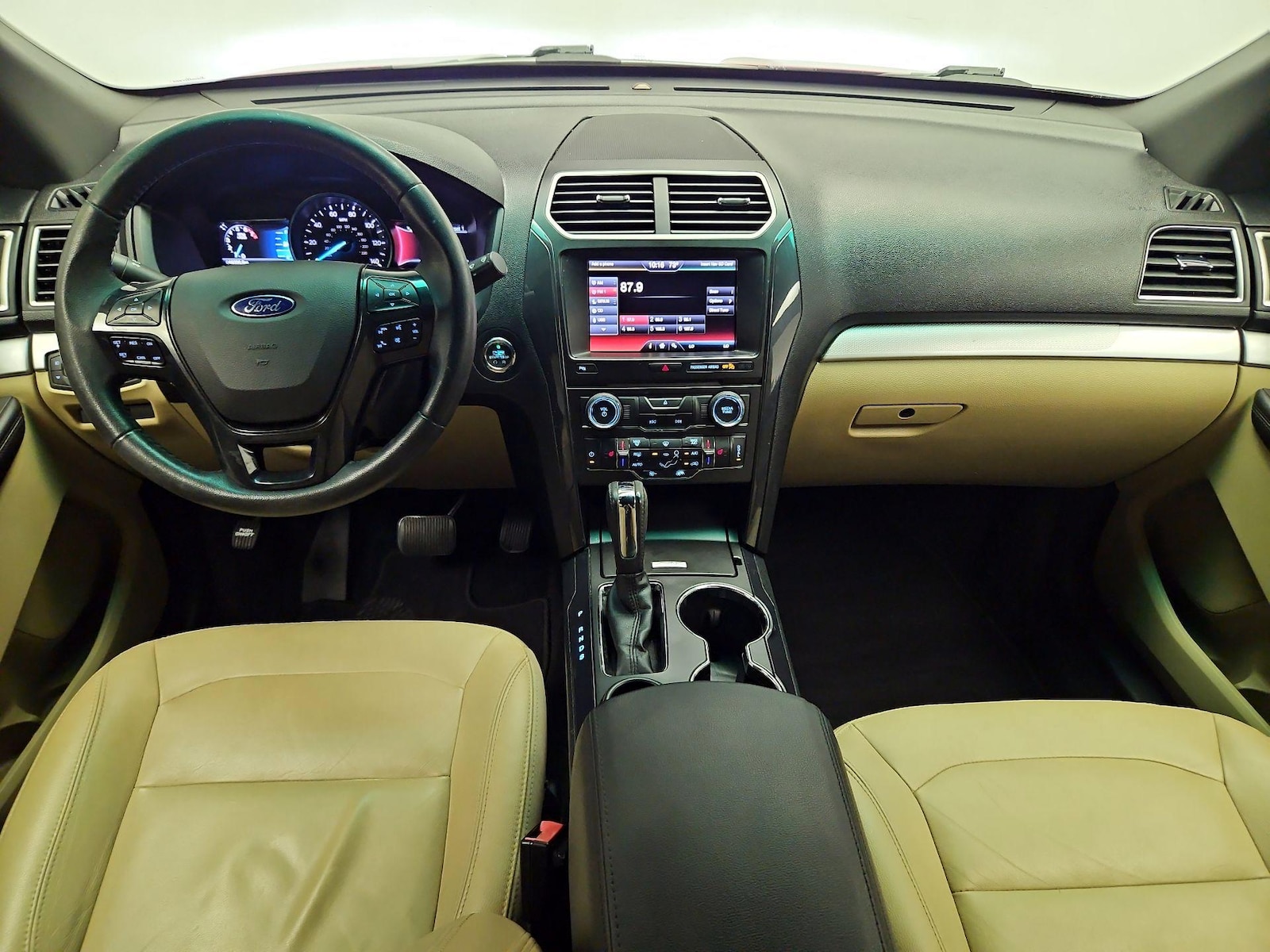 2016 Ford Explorer XLT - Photo 10
