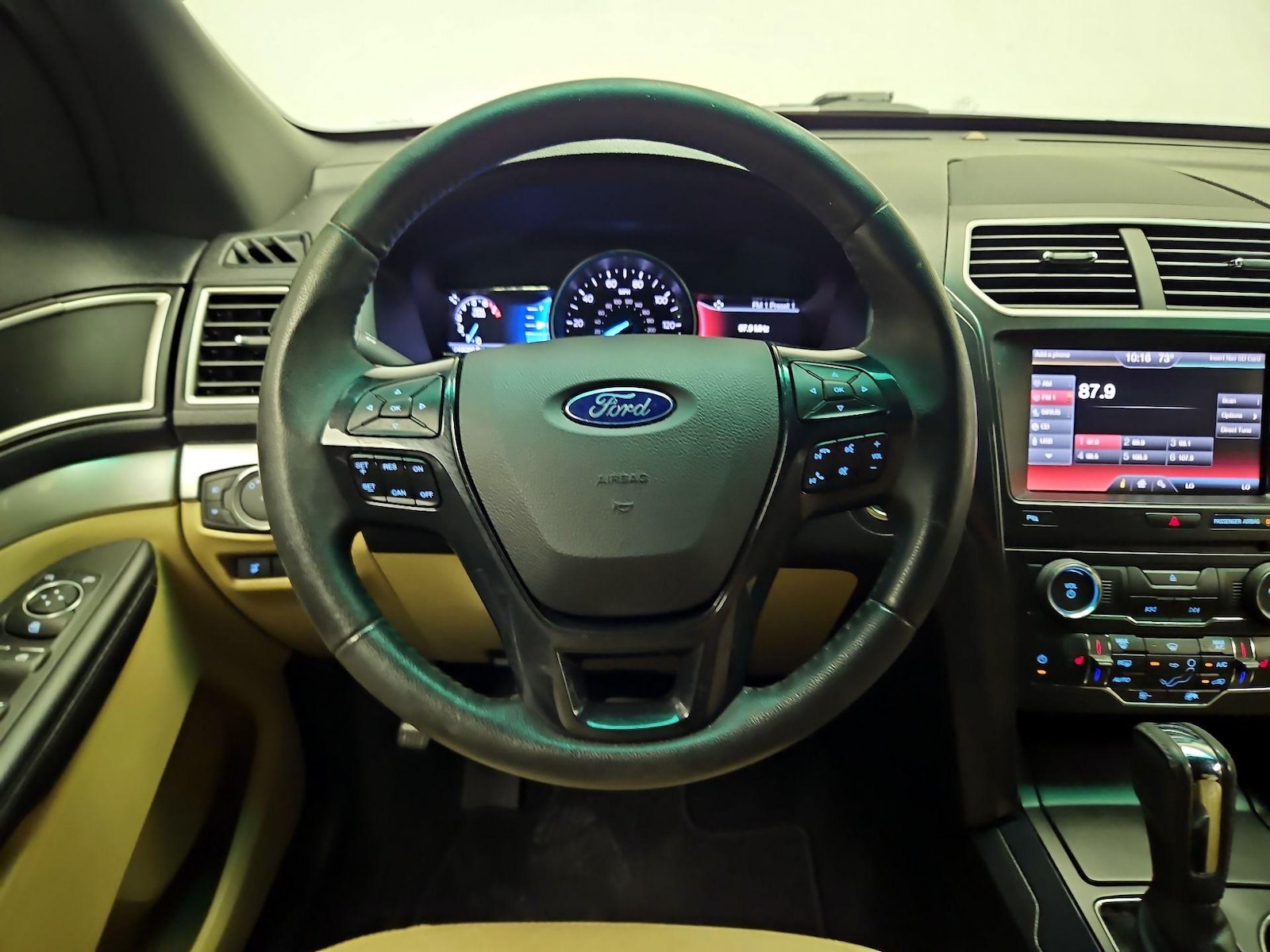 2016 Ford Explorer XLT - Photo 11