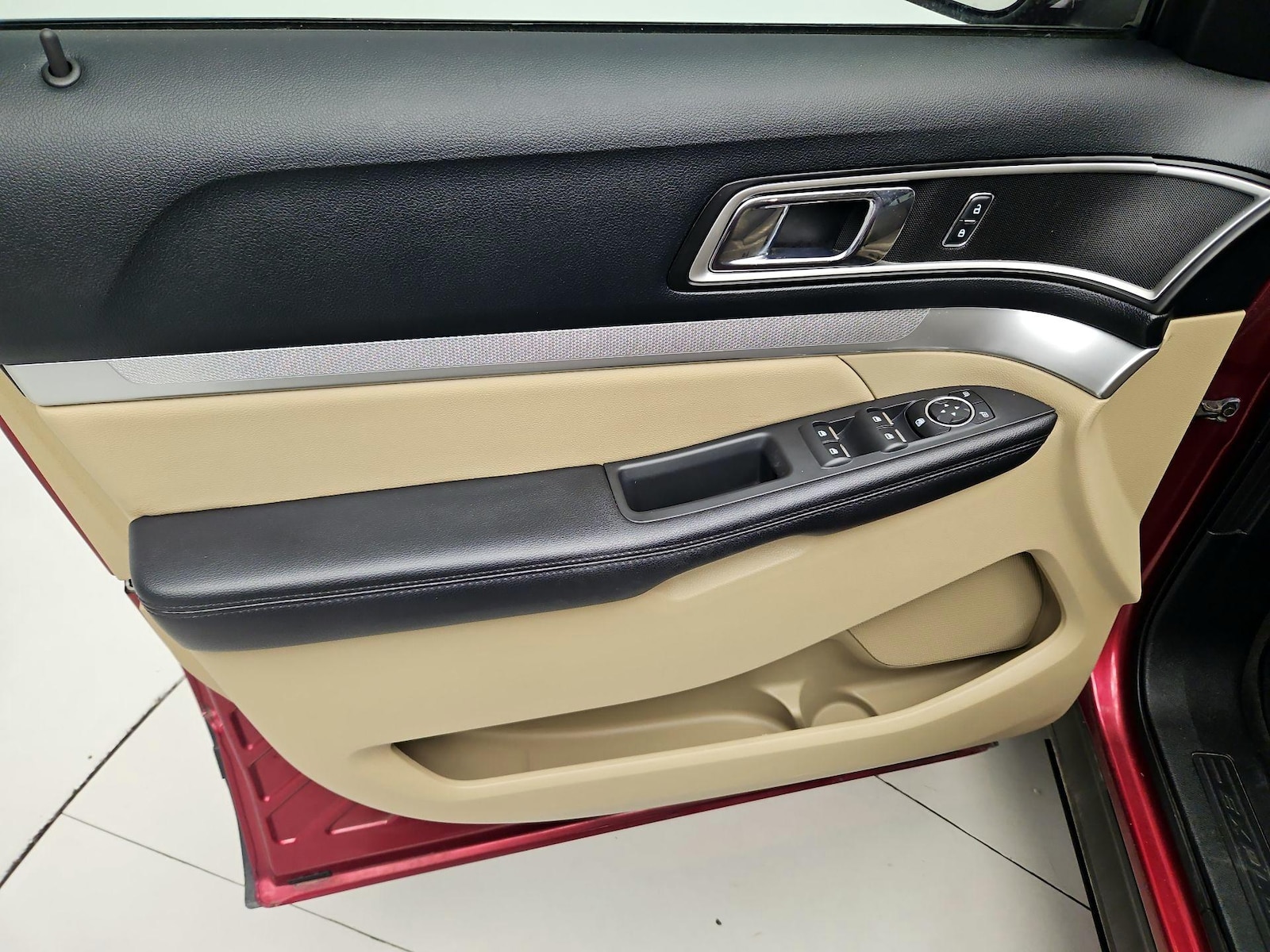 2016 Ford Explorer XLT - Photo 13