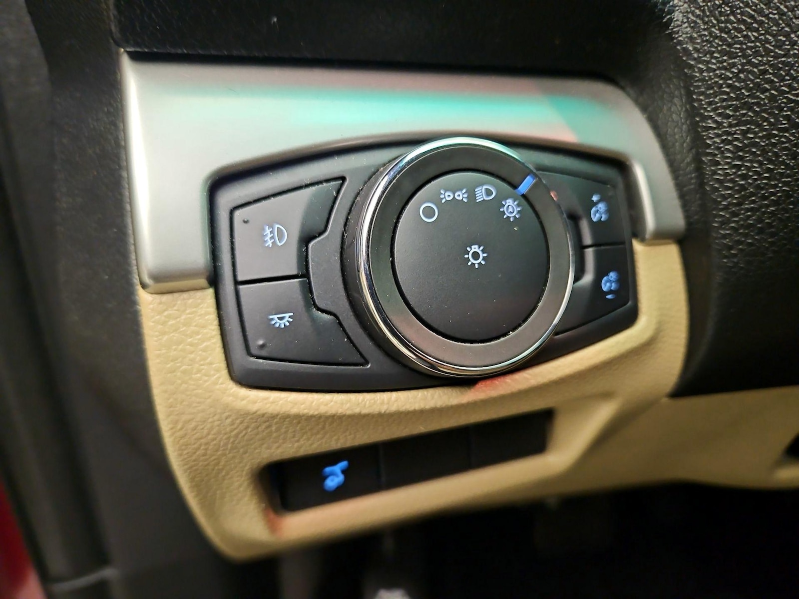 2016 Ford Explorer XLT - Photo 14