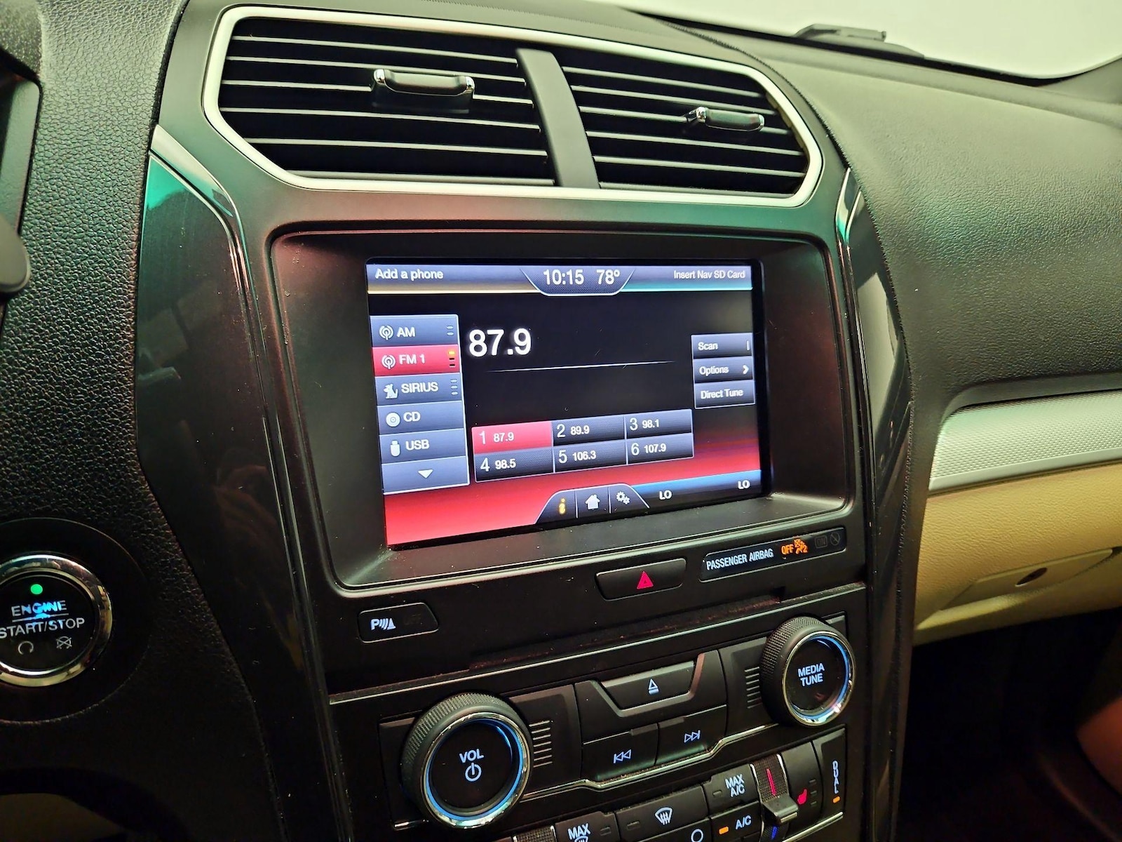 2016 Ford Explorer XLT - Photo 16
