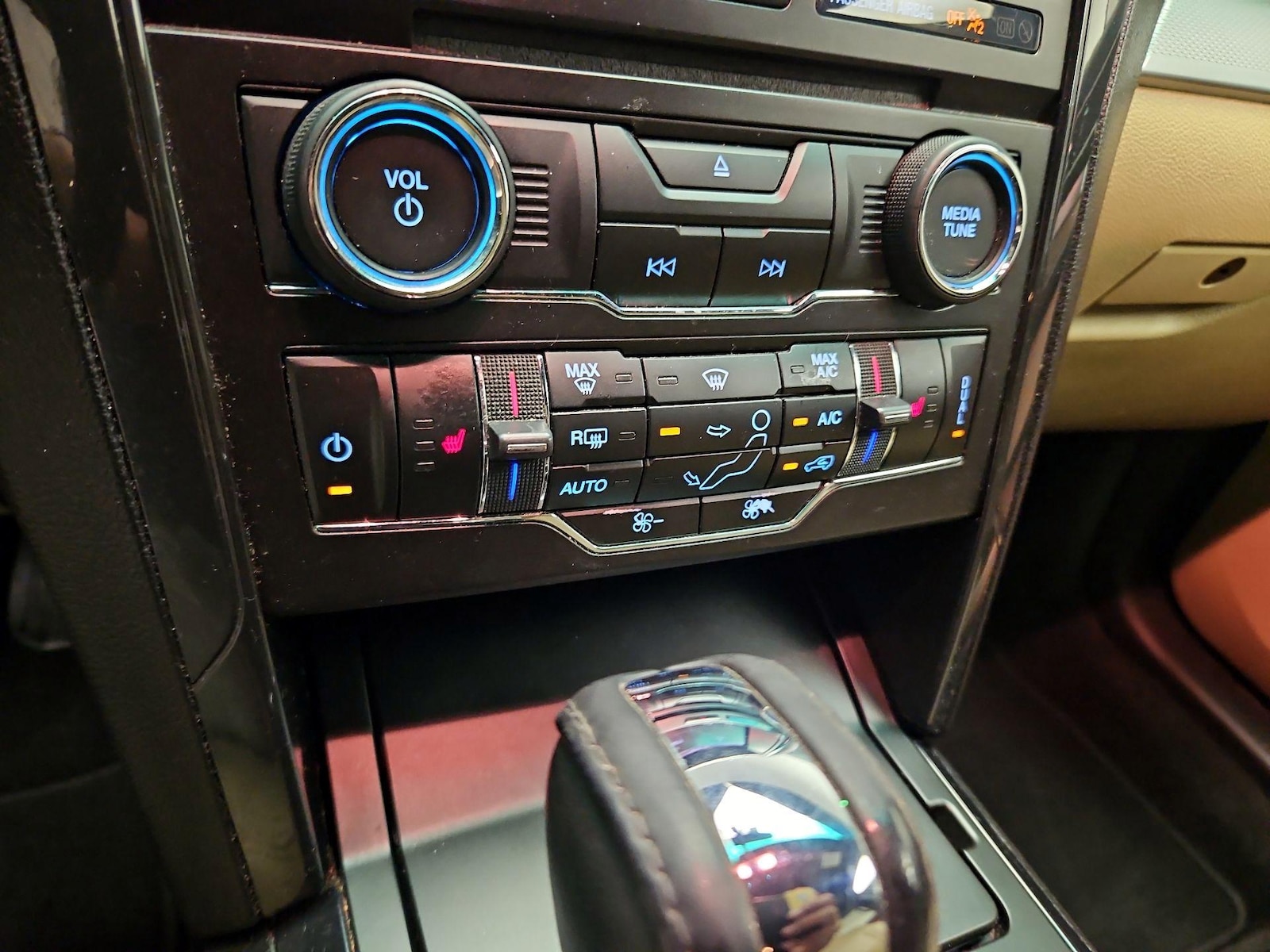 2016 Ford Explorer XLT - Photo 17