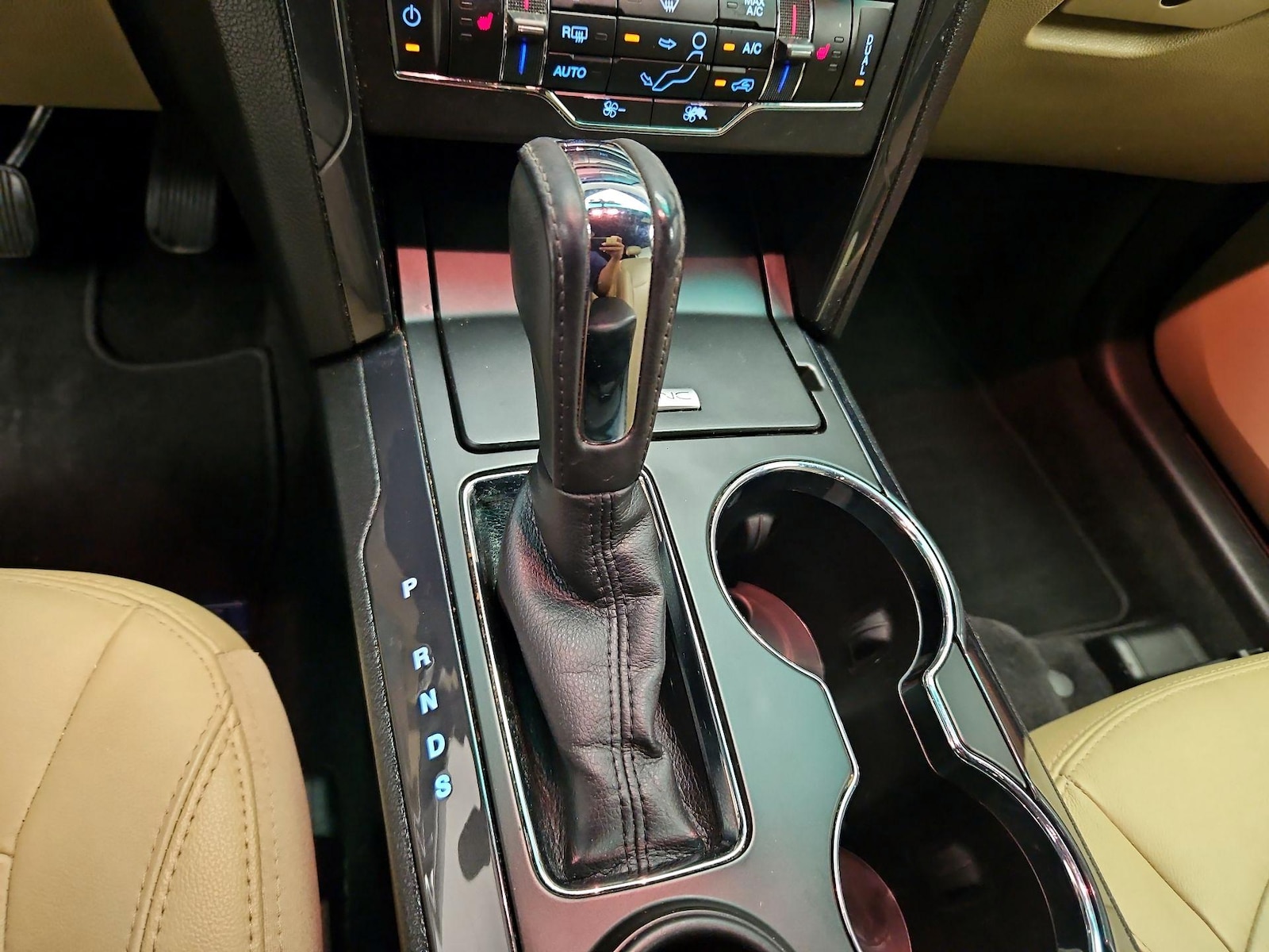 2016 Ford Explorer XLT - Photo 18