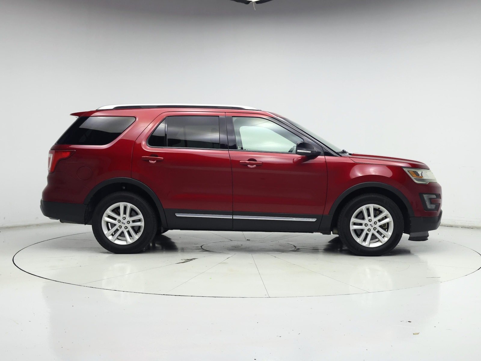 2016 Ford Explorer XLT - Photo 8