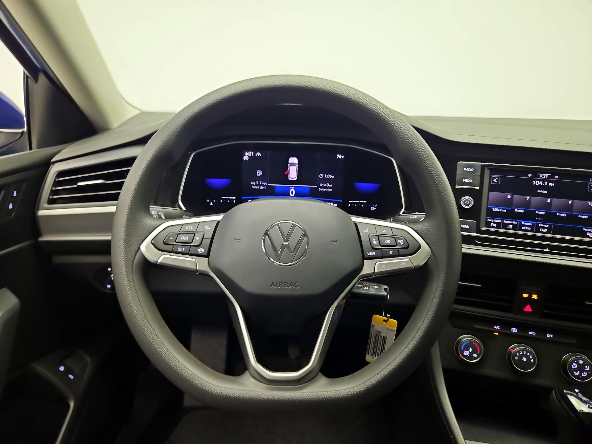 Thumbnail: 2022 Volkswagen Jetta - 10