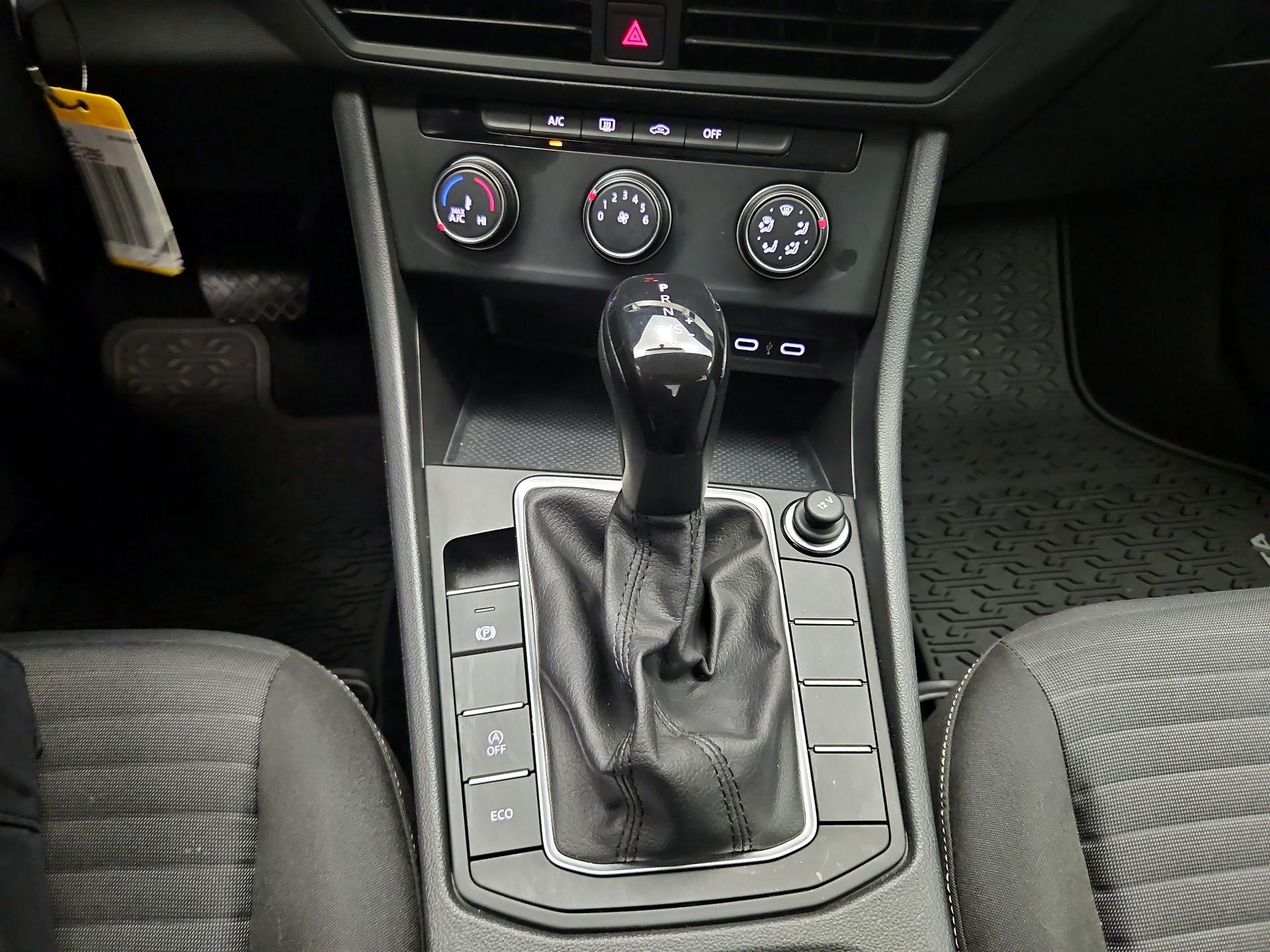 Thumbnail: 2022 Volkswagen Jetta - 16