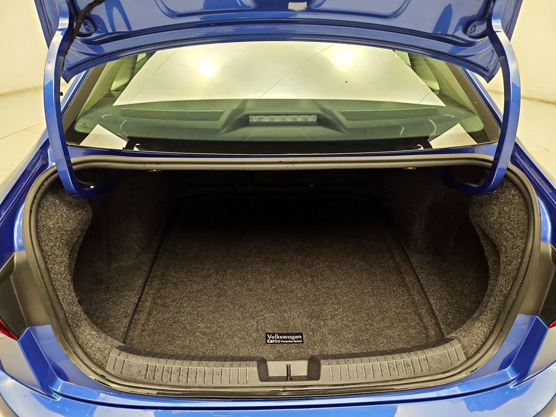 Thumbnail: 2022 Volkswagen Jetta - 18