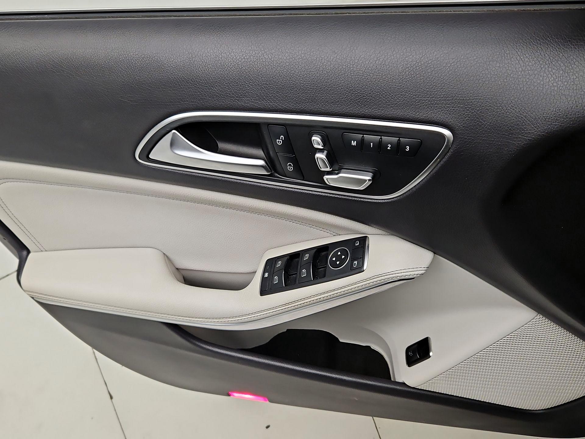 Thumbnail: 2019 Mercedes-Benz GLA - 12