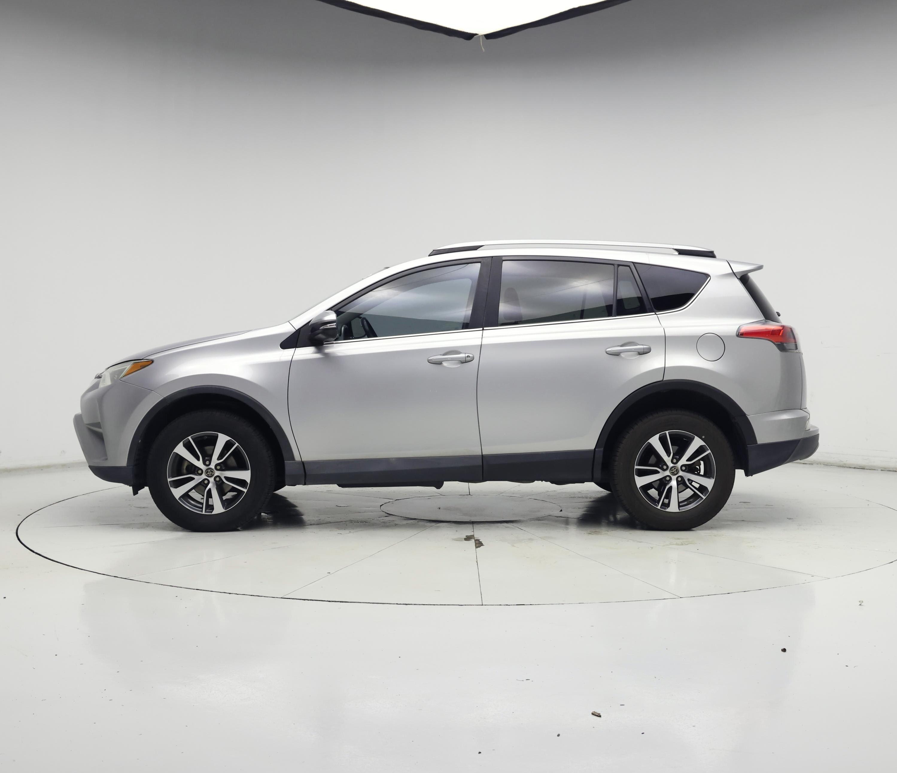 Thumbnail: 2017 Toyota RAV4 - 3