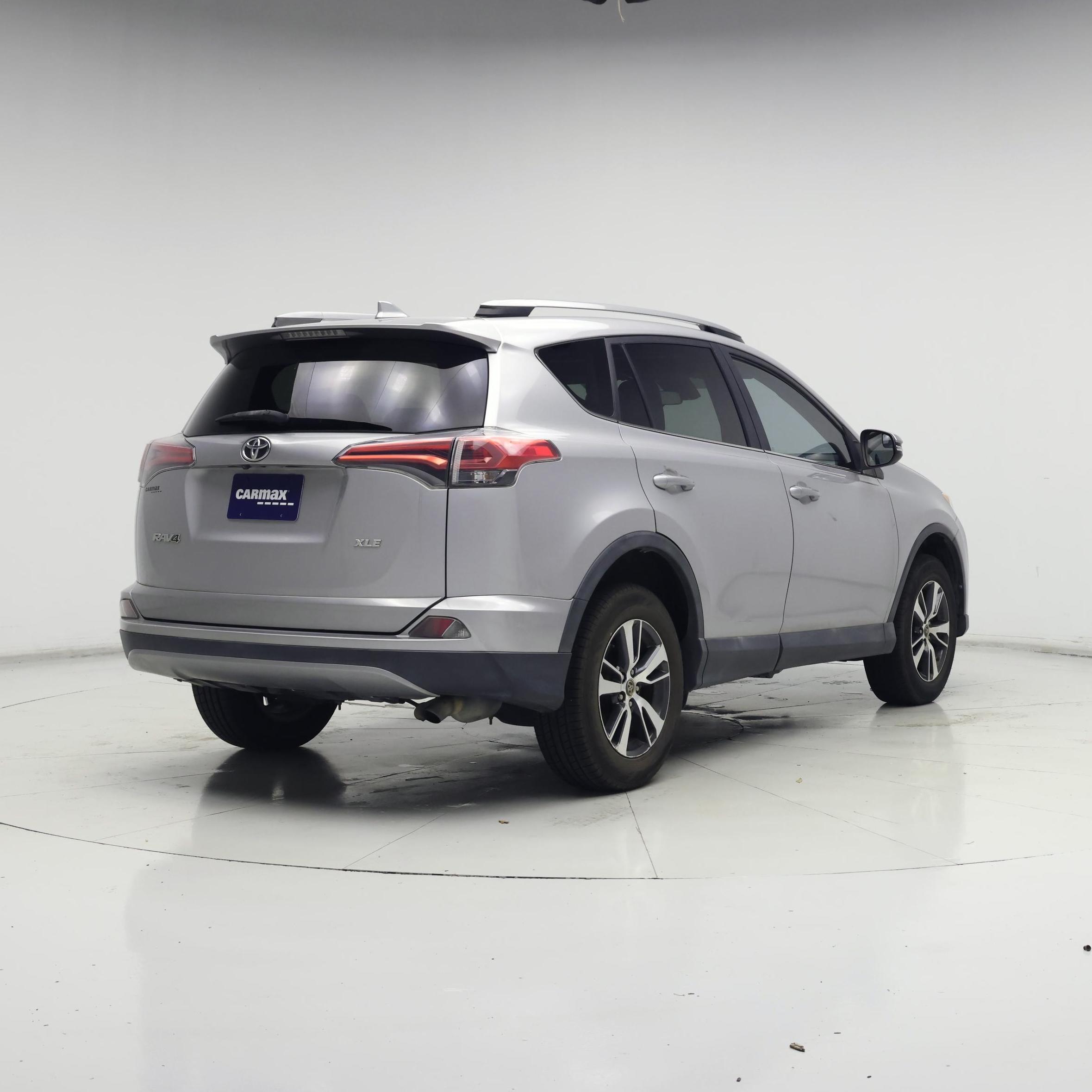 Thumbnail: 2017 Toyota RAV4 - 8