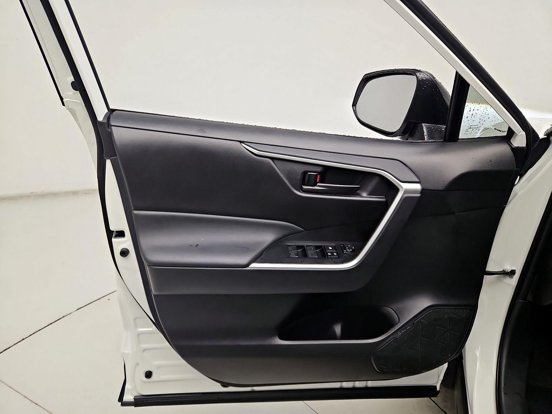 Thumbnail: 2025 Toyota RAV4 - 12