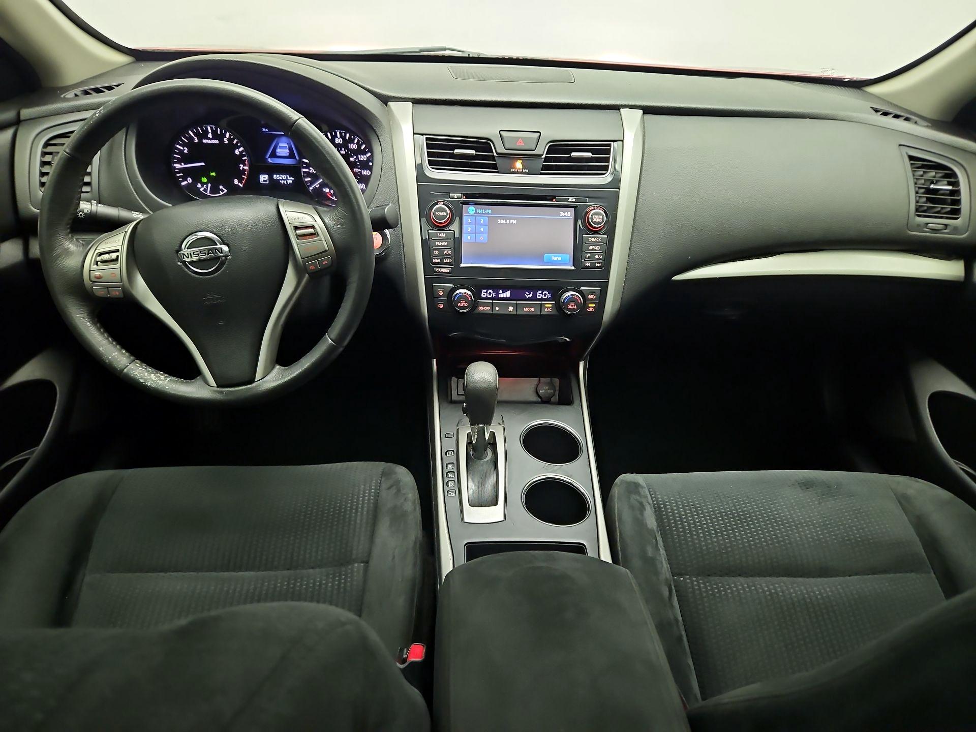 Thumbnail: 2015 Nissan Altima - 9