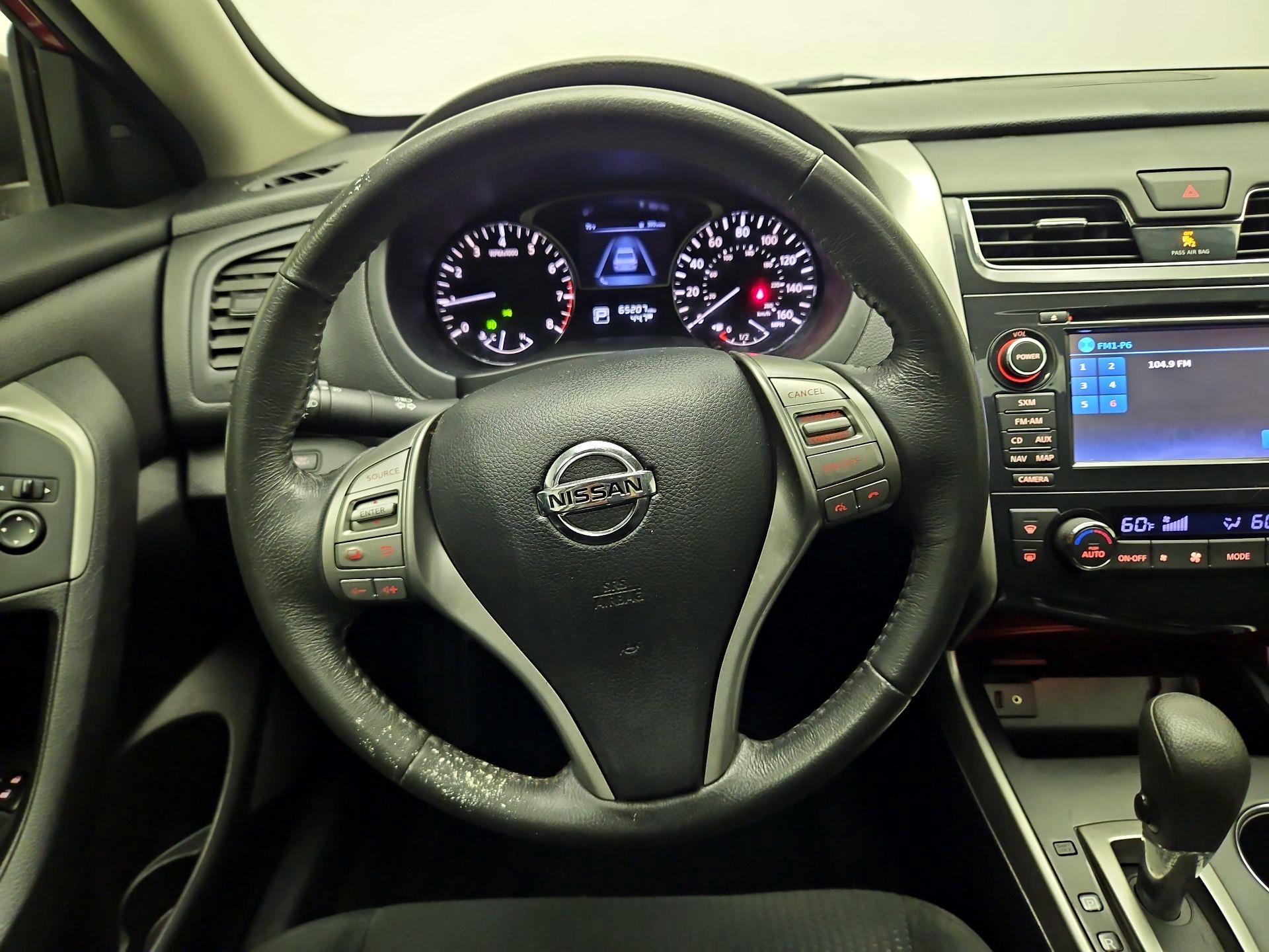 Thumbnail: 2015 Nissan Altima - 10