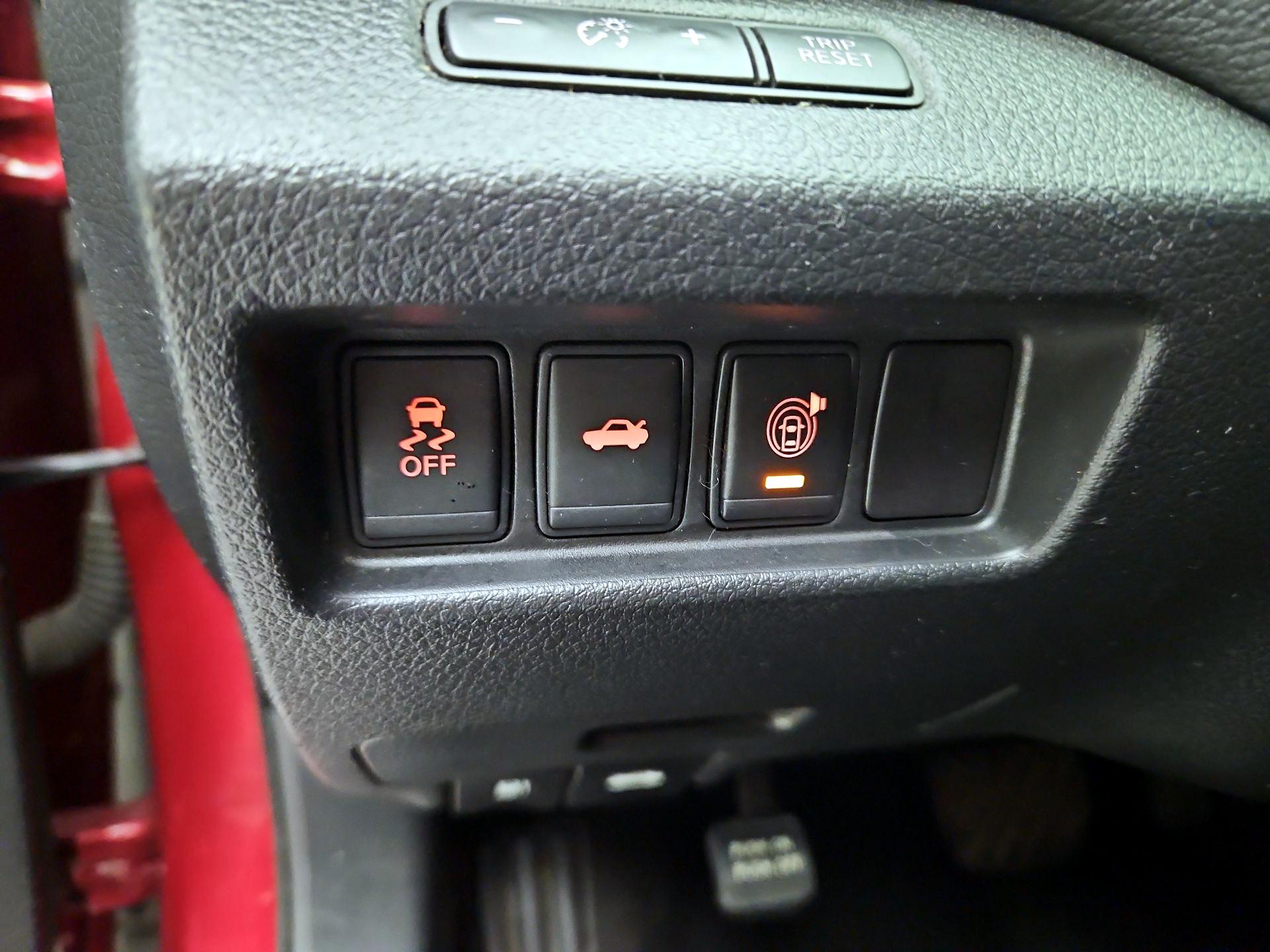 Thumbnail: 2015 Nissan Altima - 13