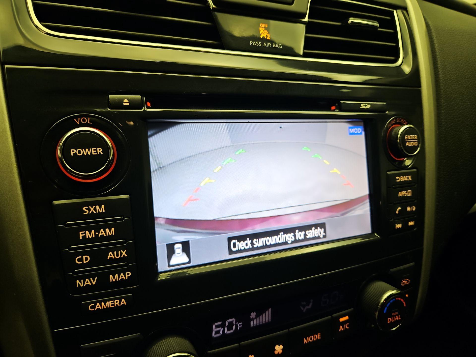 Thumbnail: 2015 Nissan Altima - 14
