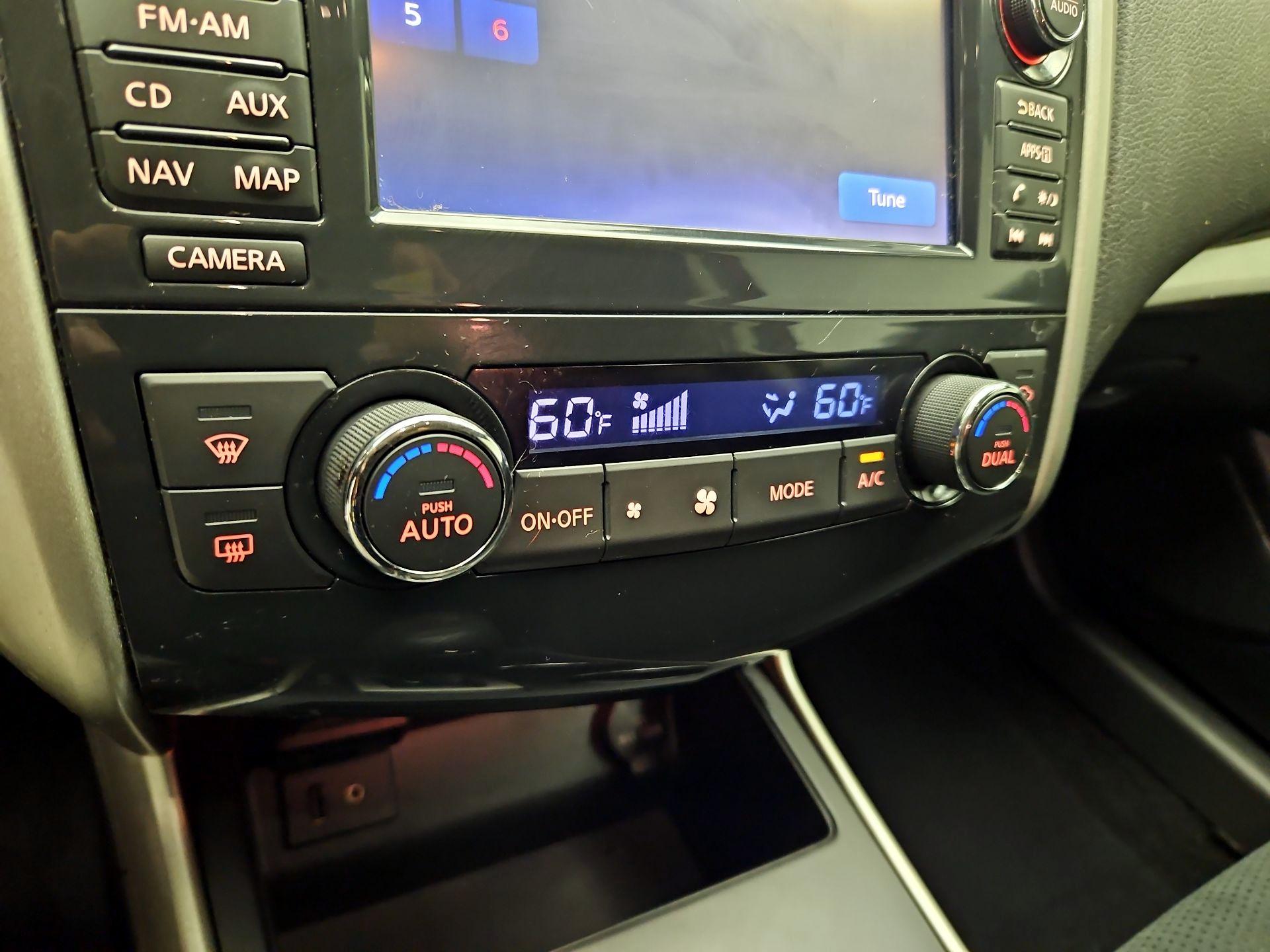 Thumbnail: 2015 Nissan Altima - 16