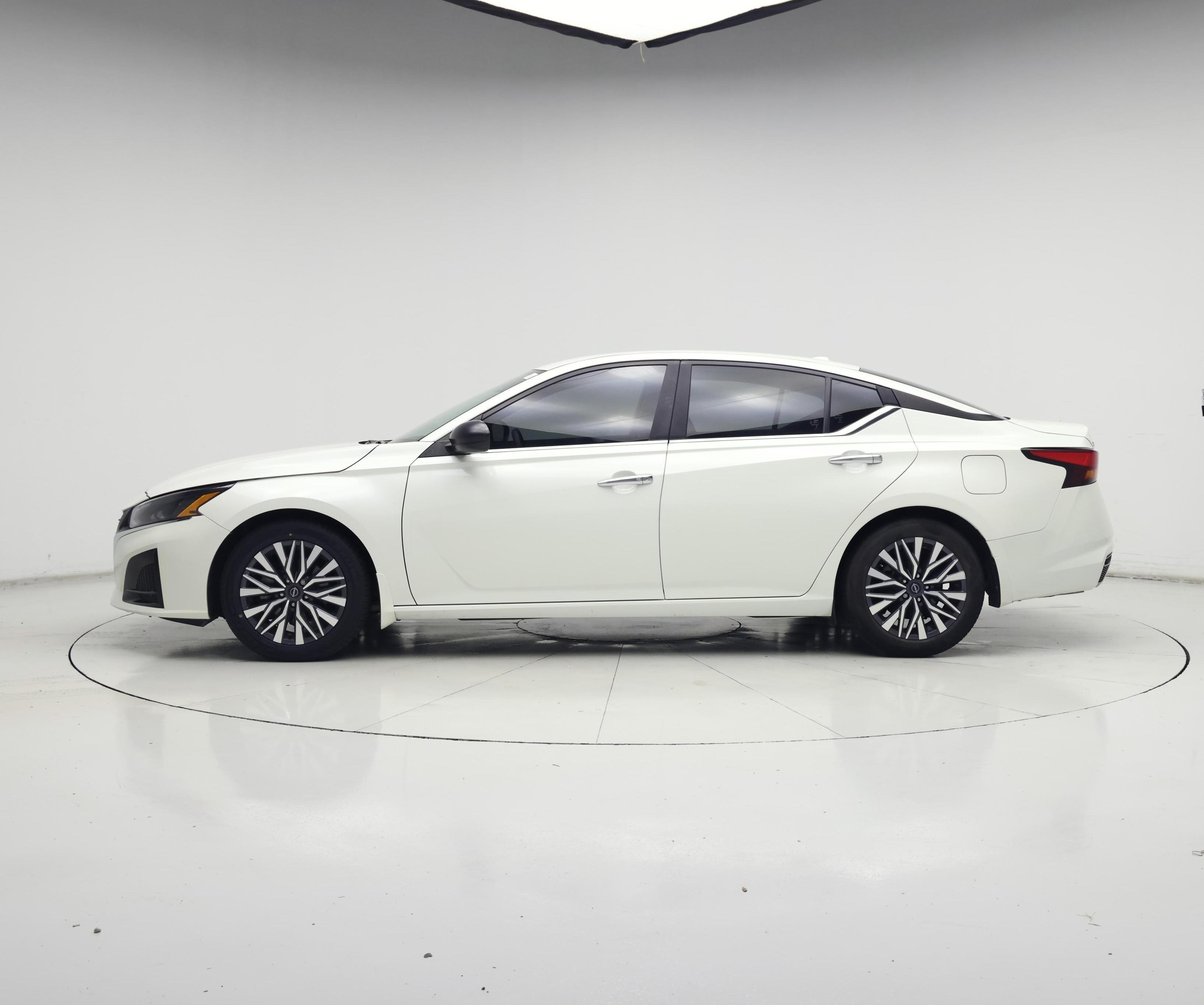 Thumbnail: 2024 Nissan Altima - 3