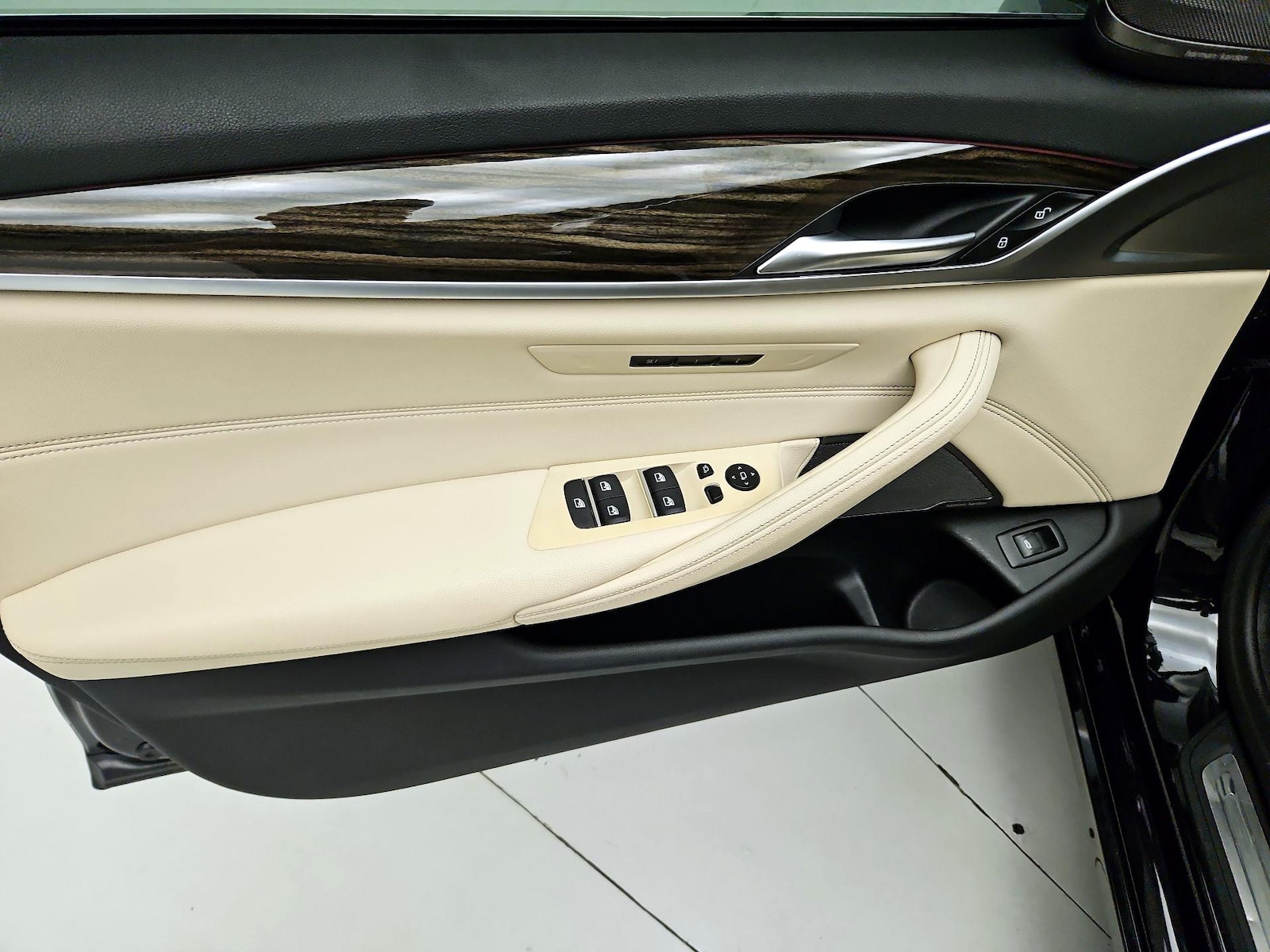 2023 BMW 5 Series 530i - Photo 13
