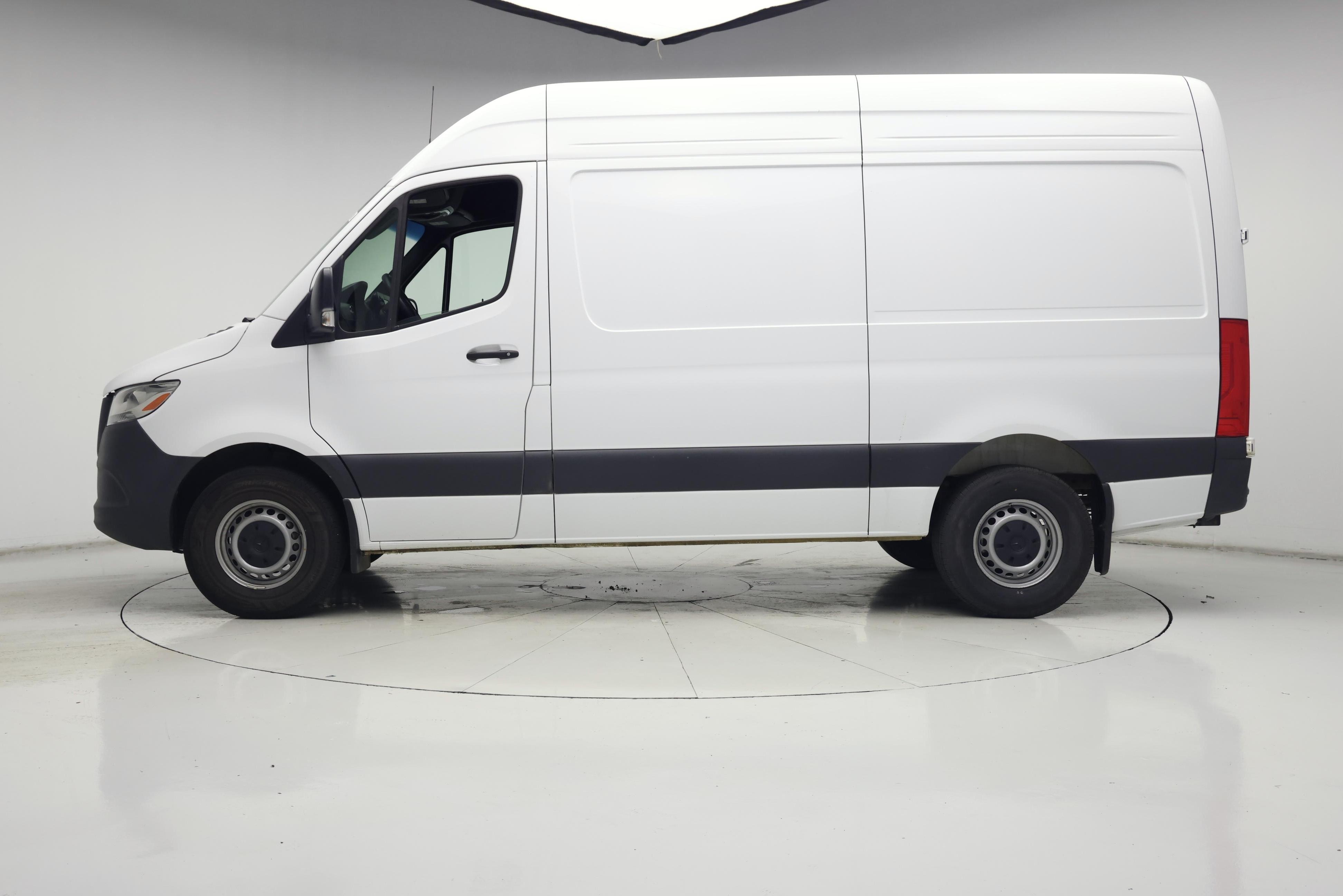 Thumbnail: 2024 Mercedes-Benz Sprinter - 3