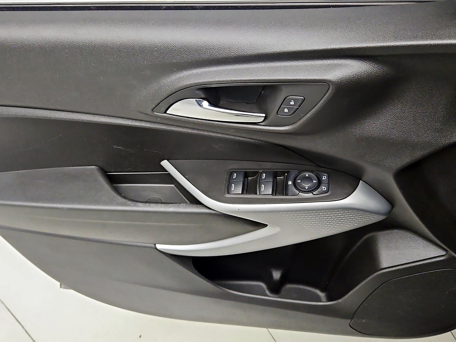 Thumbnail: 2025 Chevrolet Trax - 12