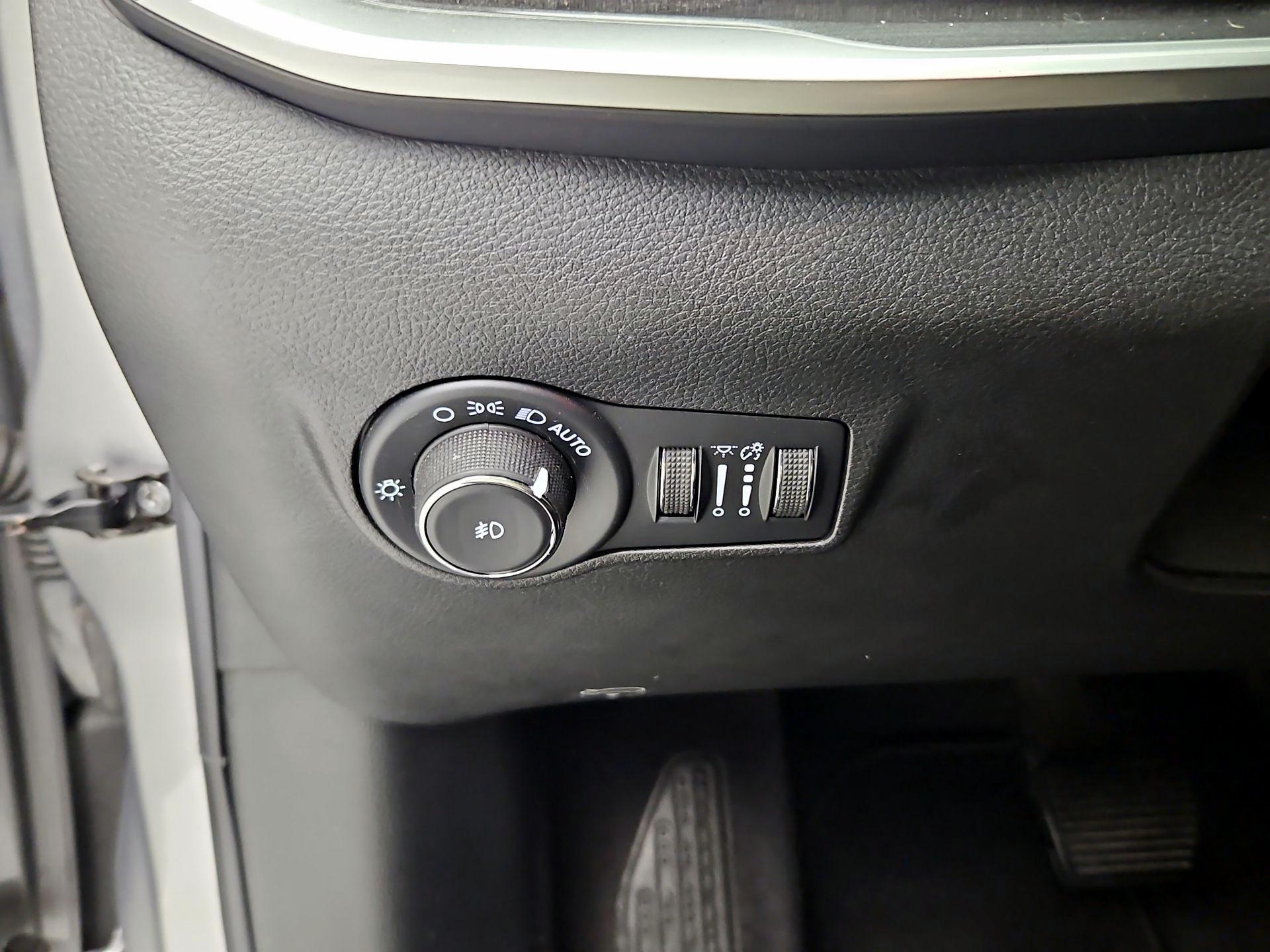 Thumbnail: 2022 Jeep Compass - 13