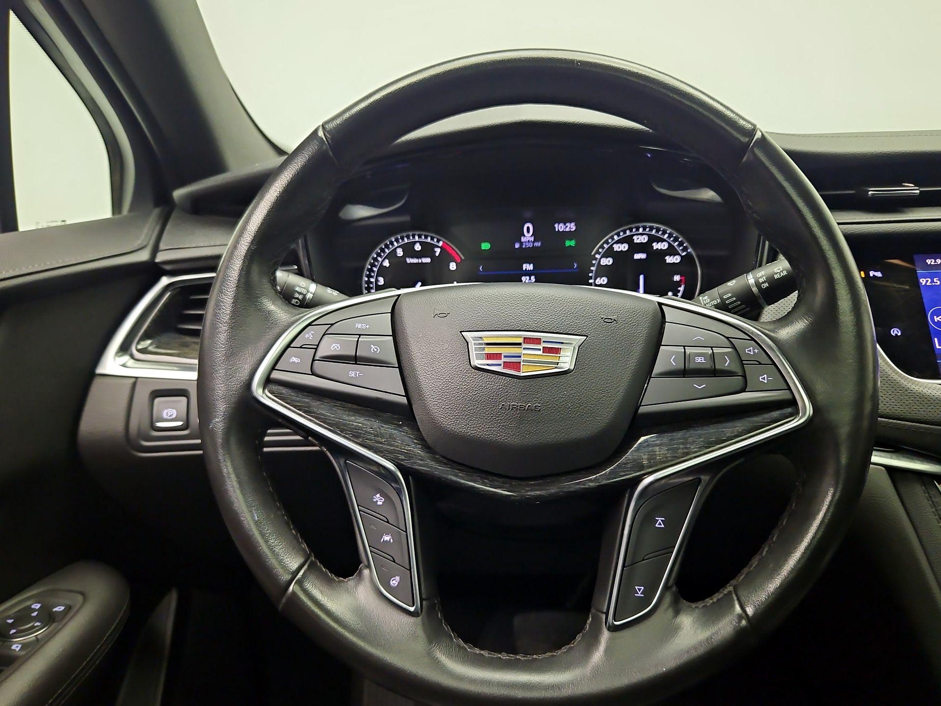 Thumbnail: 2021 Cadillac XT5 - 10