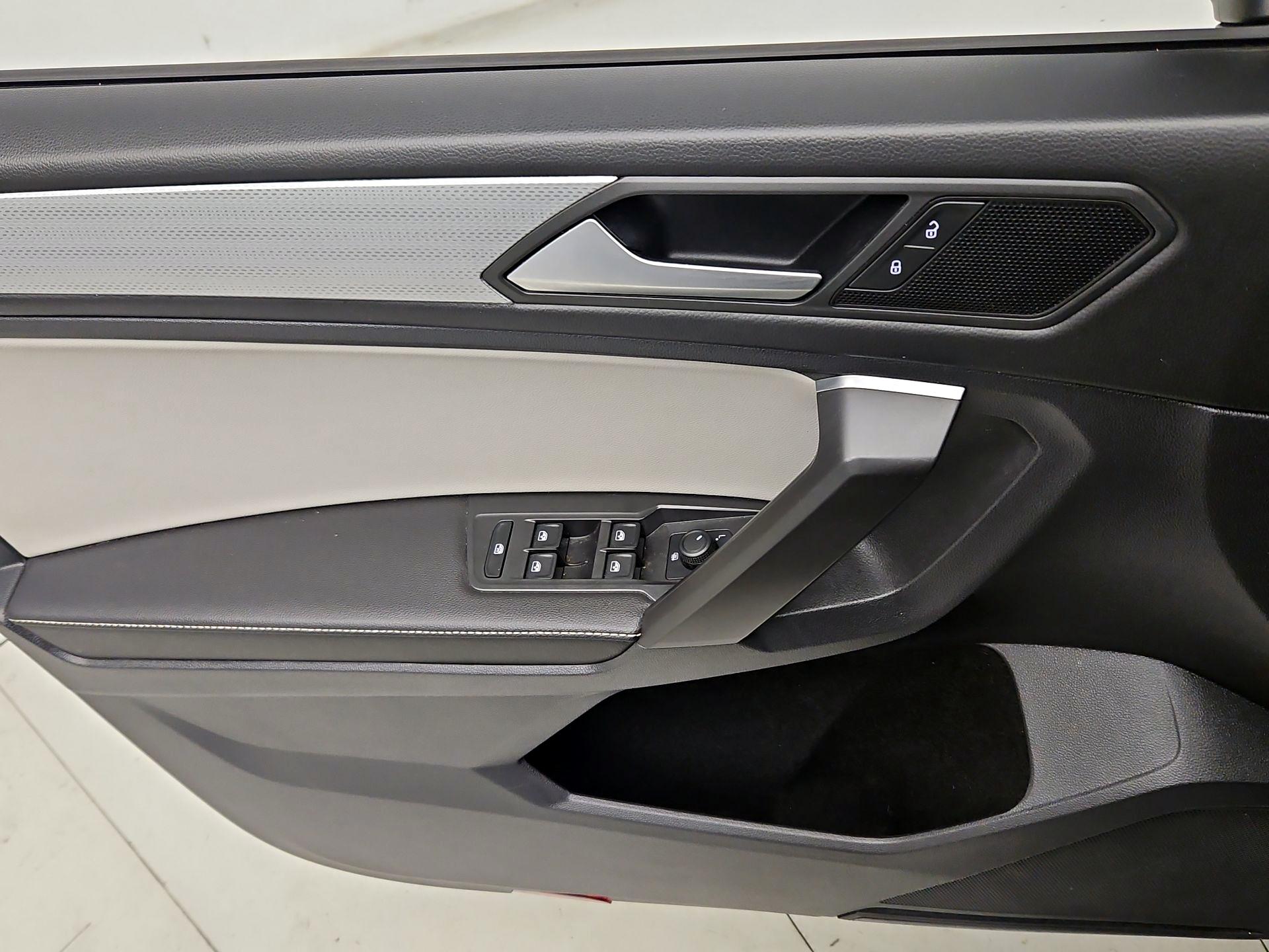 Thumbnail: 2022 Volkswagen Tiguan - 12