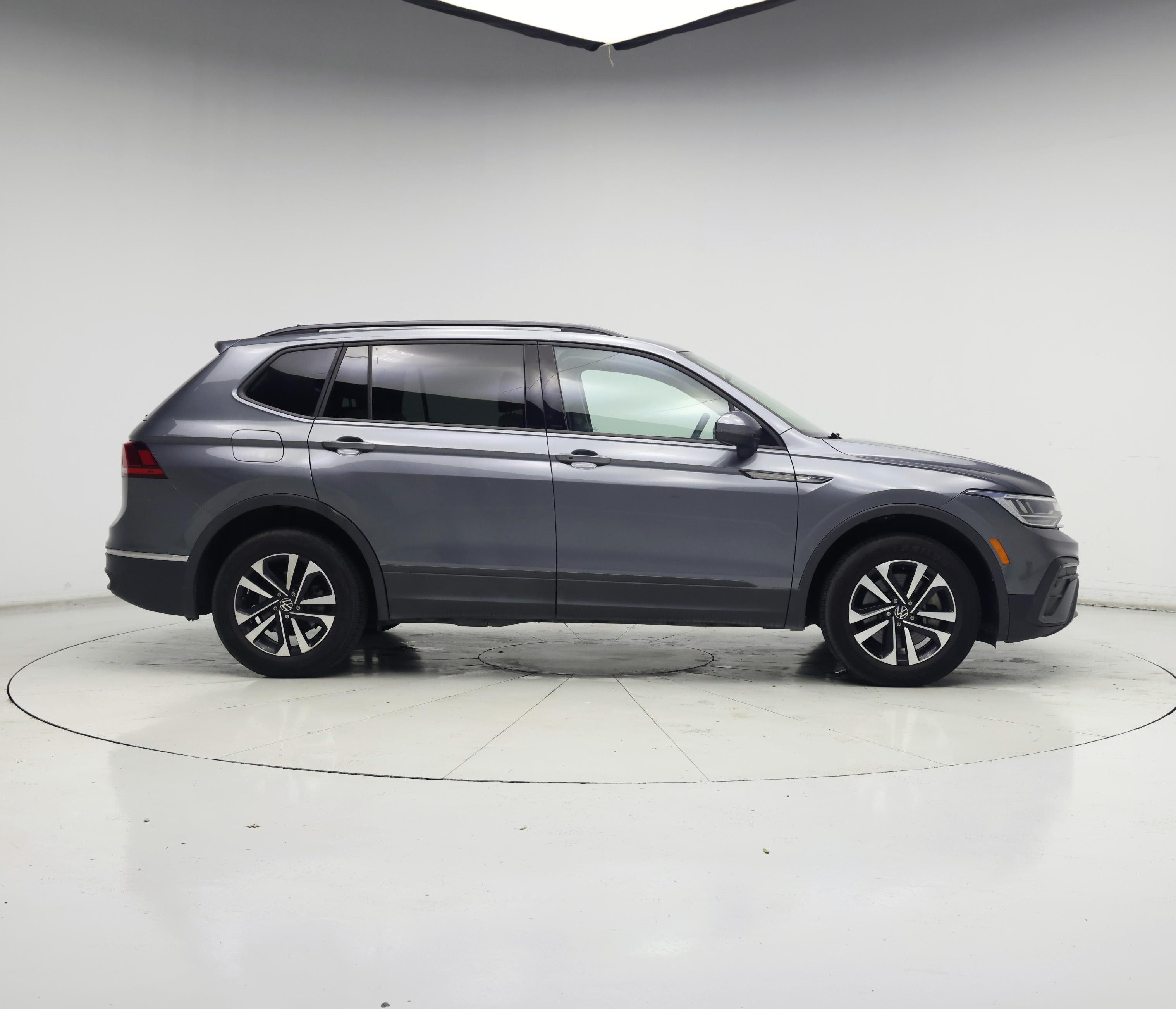 Thumbnail: 2022 Volkswagen Tiguan - 7
