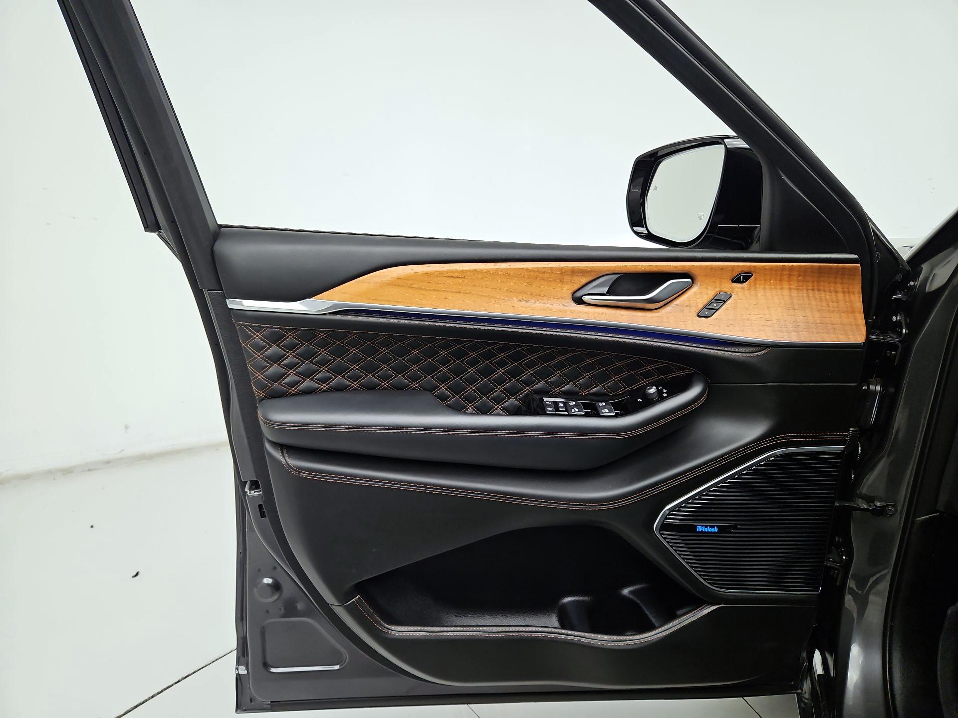 Thumbnail: 2024 Jeep Grand Cherokee - 12