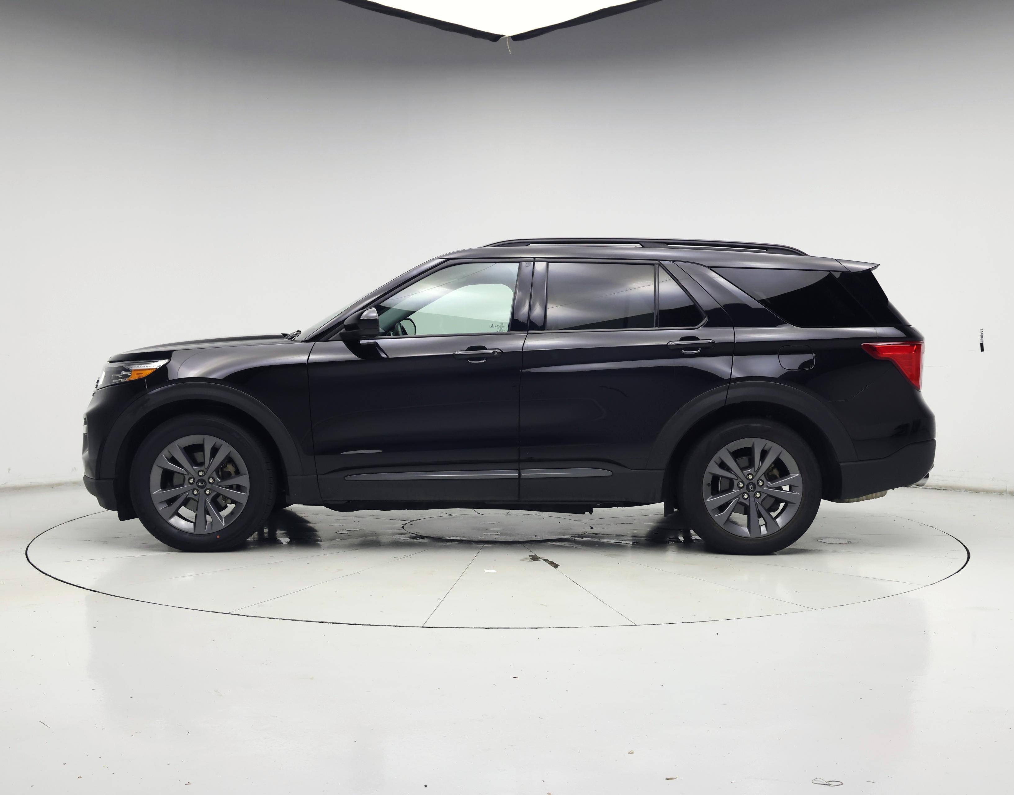 Thumbnail: 2022 Ford Explorer - 3