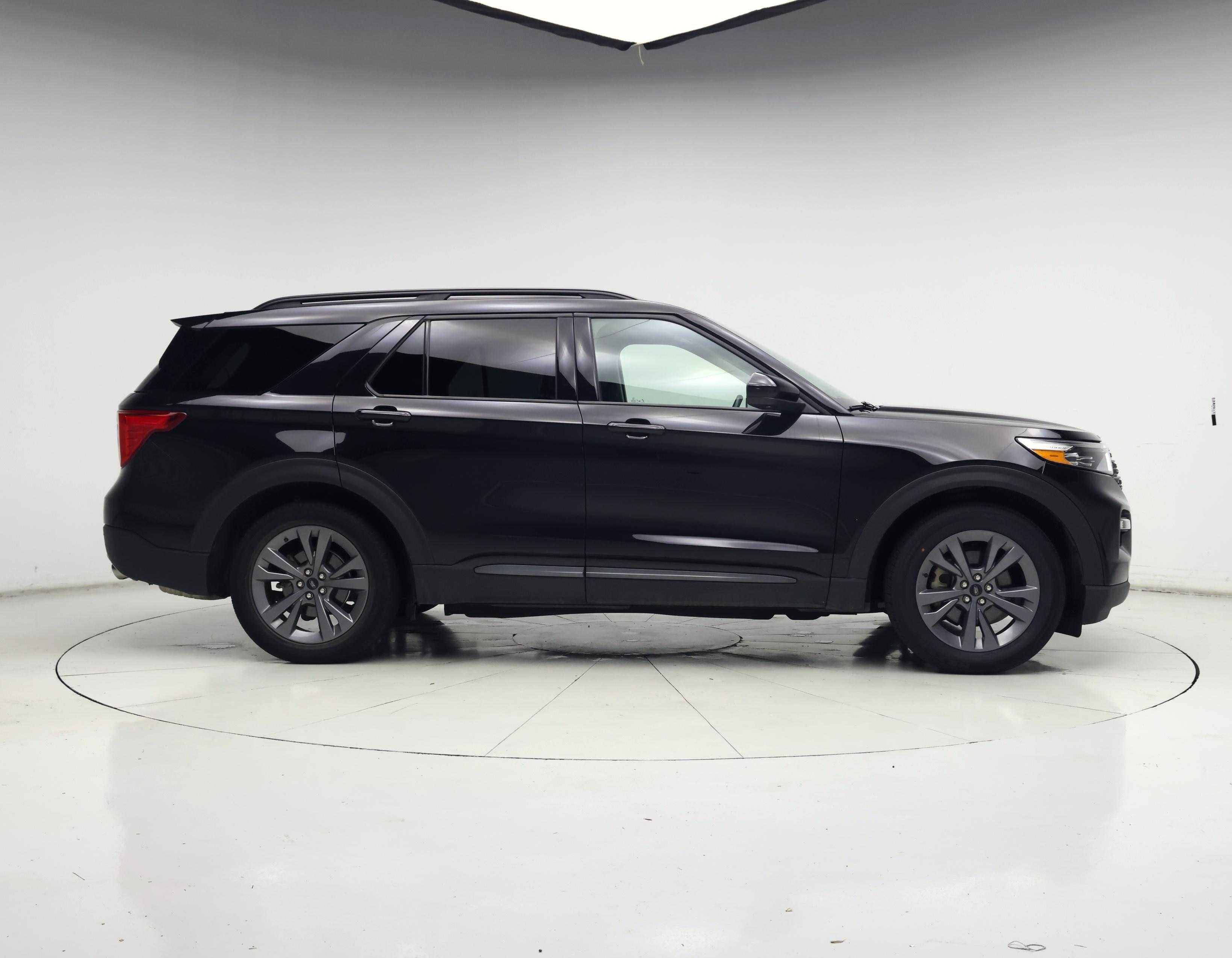 Thumbnail: 2022 Ford Explorer - 7