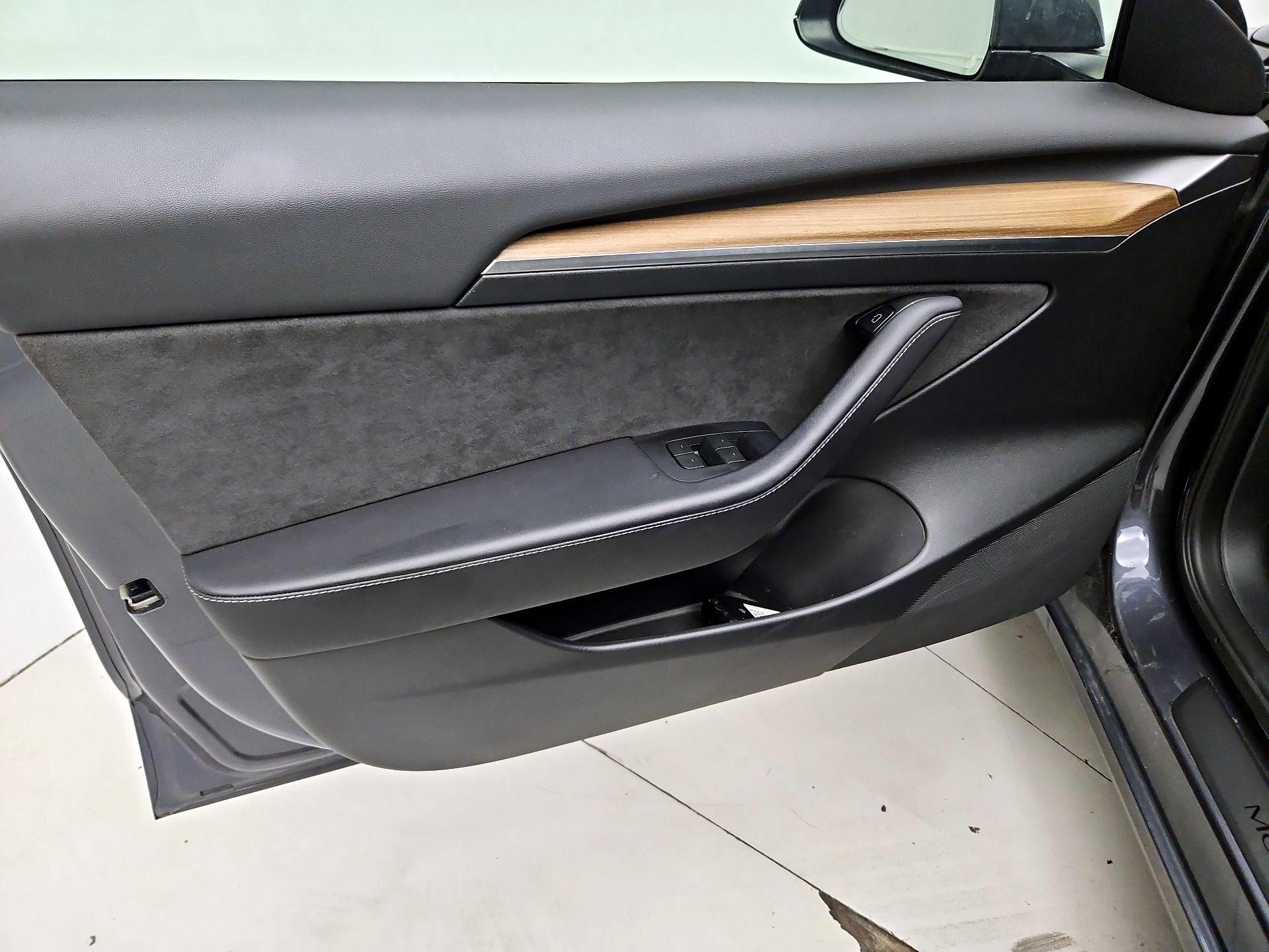 Thumbnail: 2023 Tesla Model 3 - 12