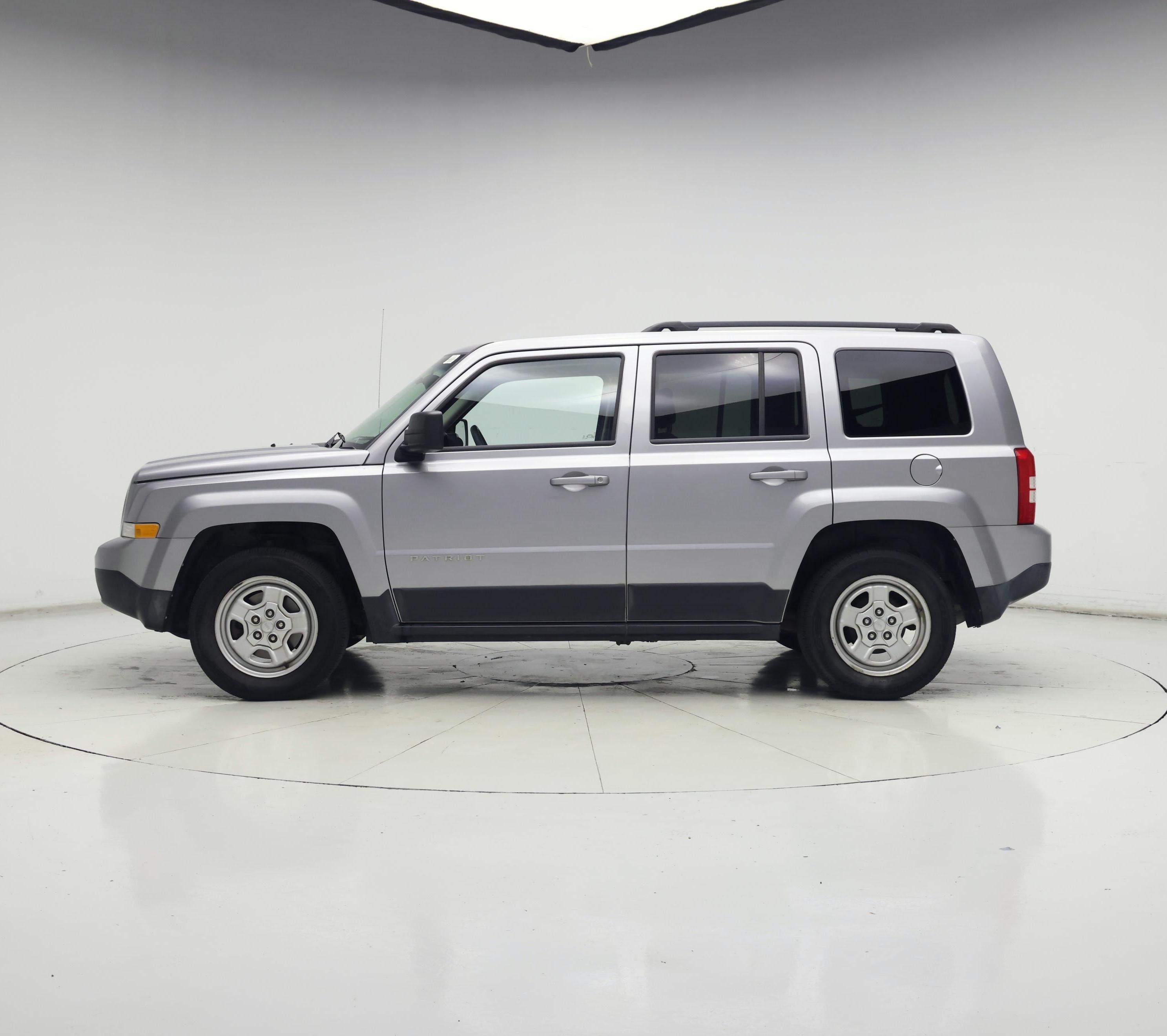 Thumbnail: 2017 Jeep Patriot - 3