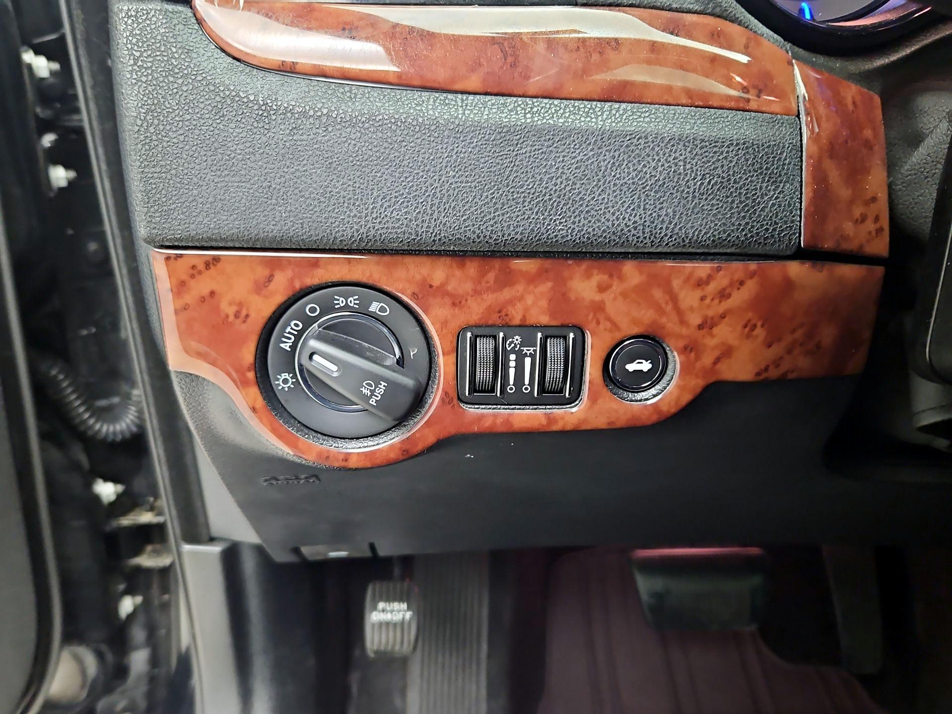 Thumbnail: 2019 Chrysler 300 - 13