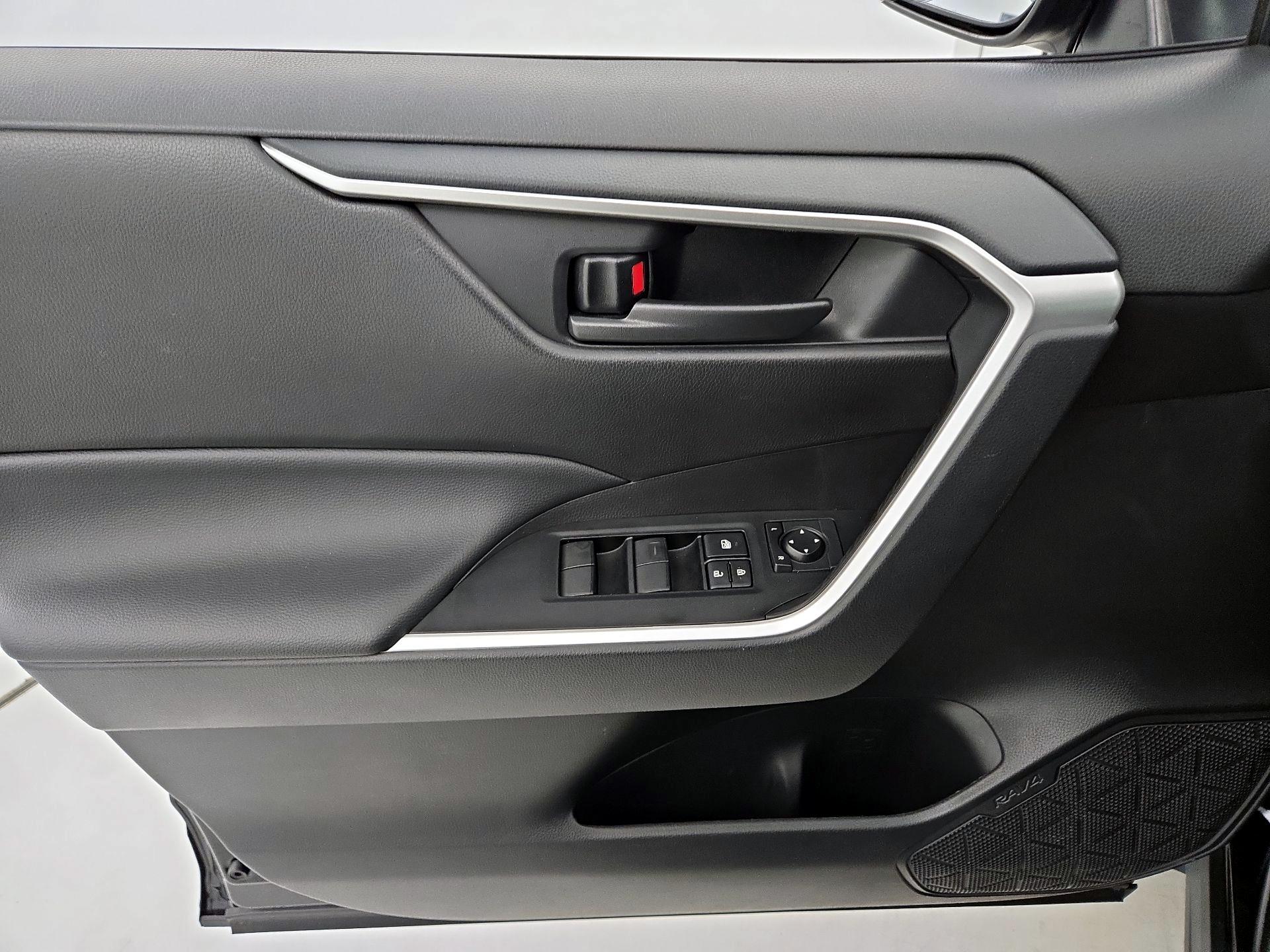 Thumbnail: 2025 Toyota RAV4 - 12