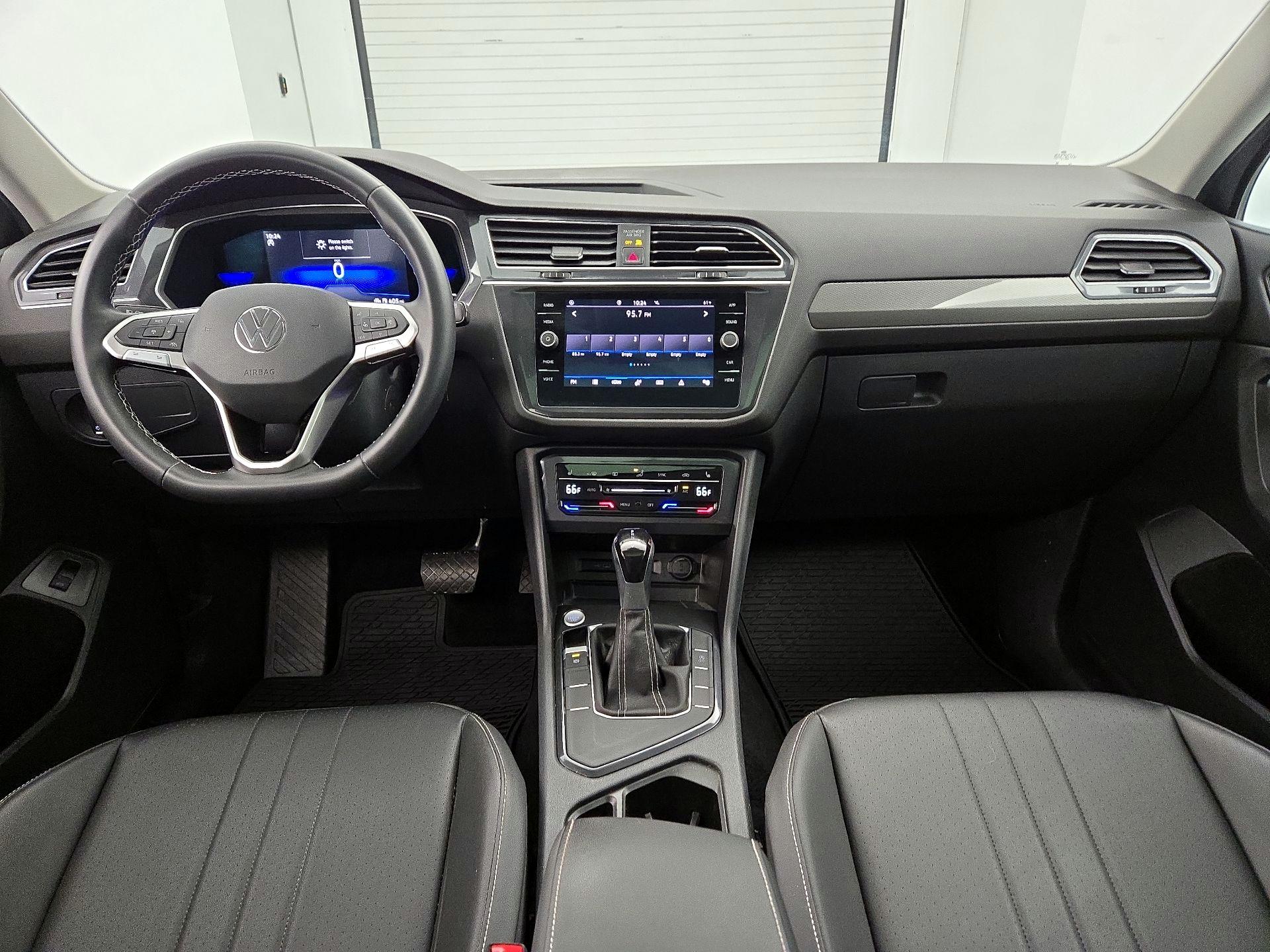 Thumbnail: 2023 Volkswagen Tiguan - 9