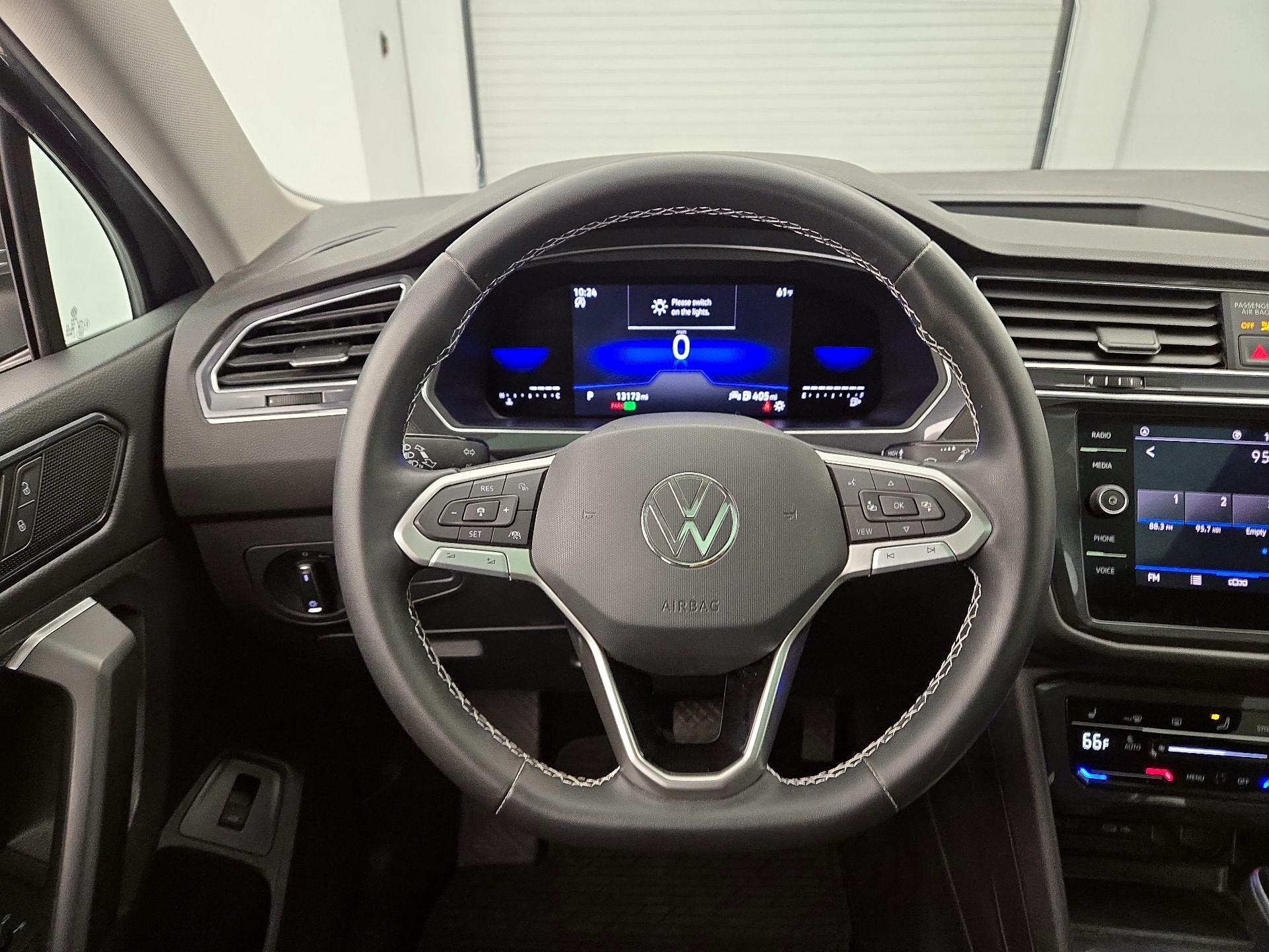 Thumbnail: 2023 Volkswagen Tiguan - 10