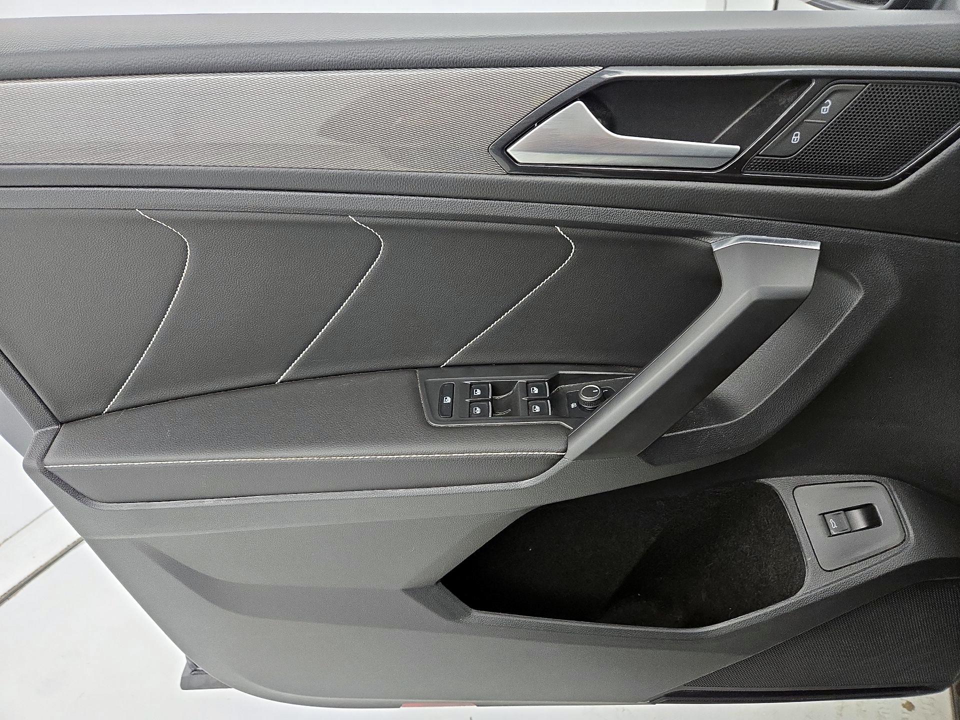 Thumbnail: 2023 Volkswagen Tiguan - 12