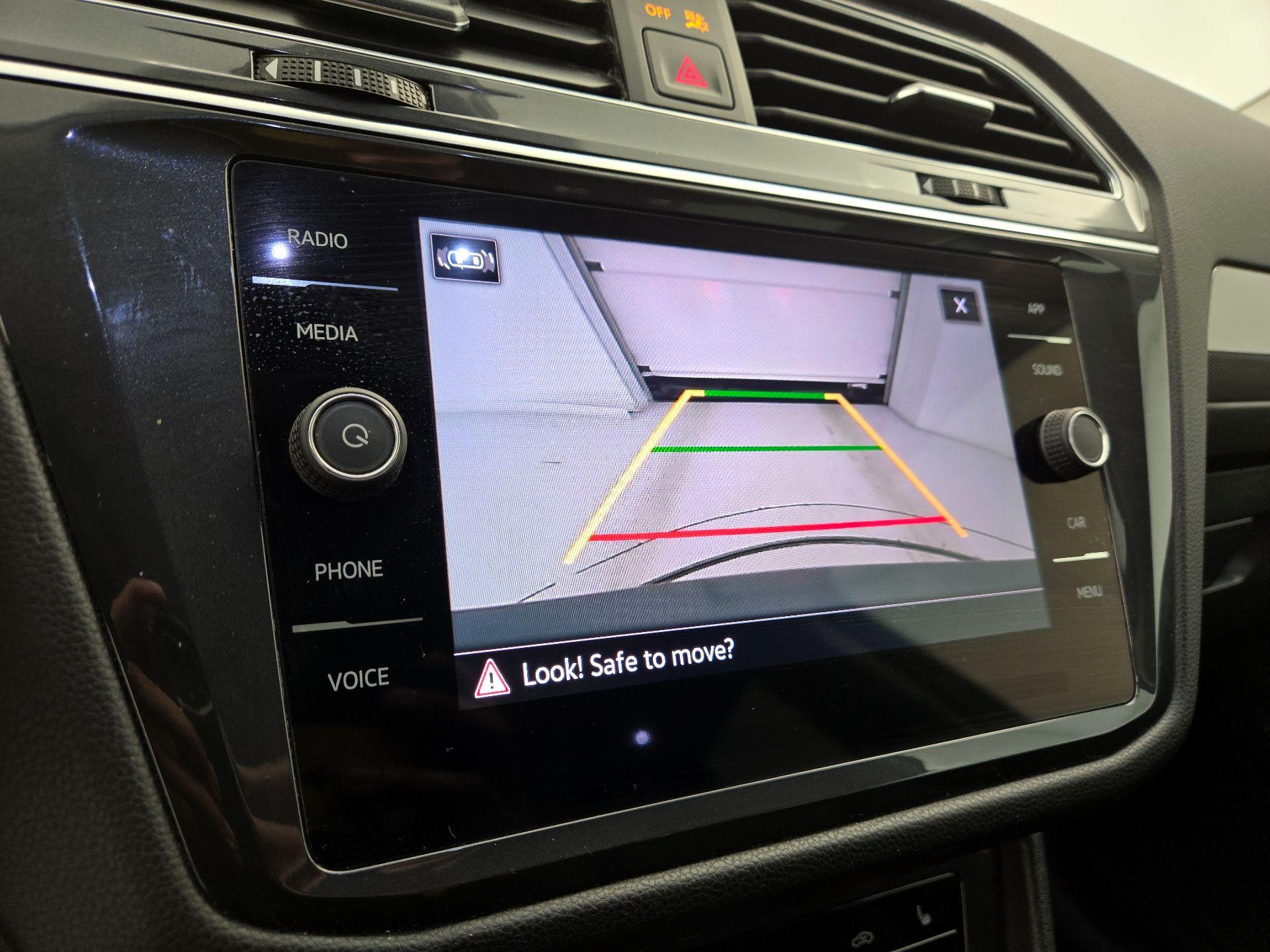 Thumbnail: 2023 Volkswagen Tiguan - 14