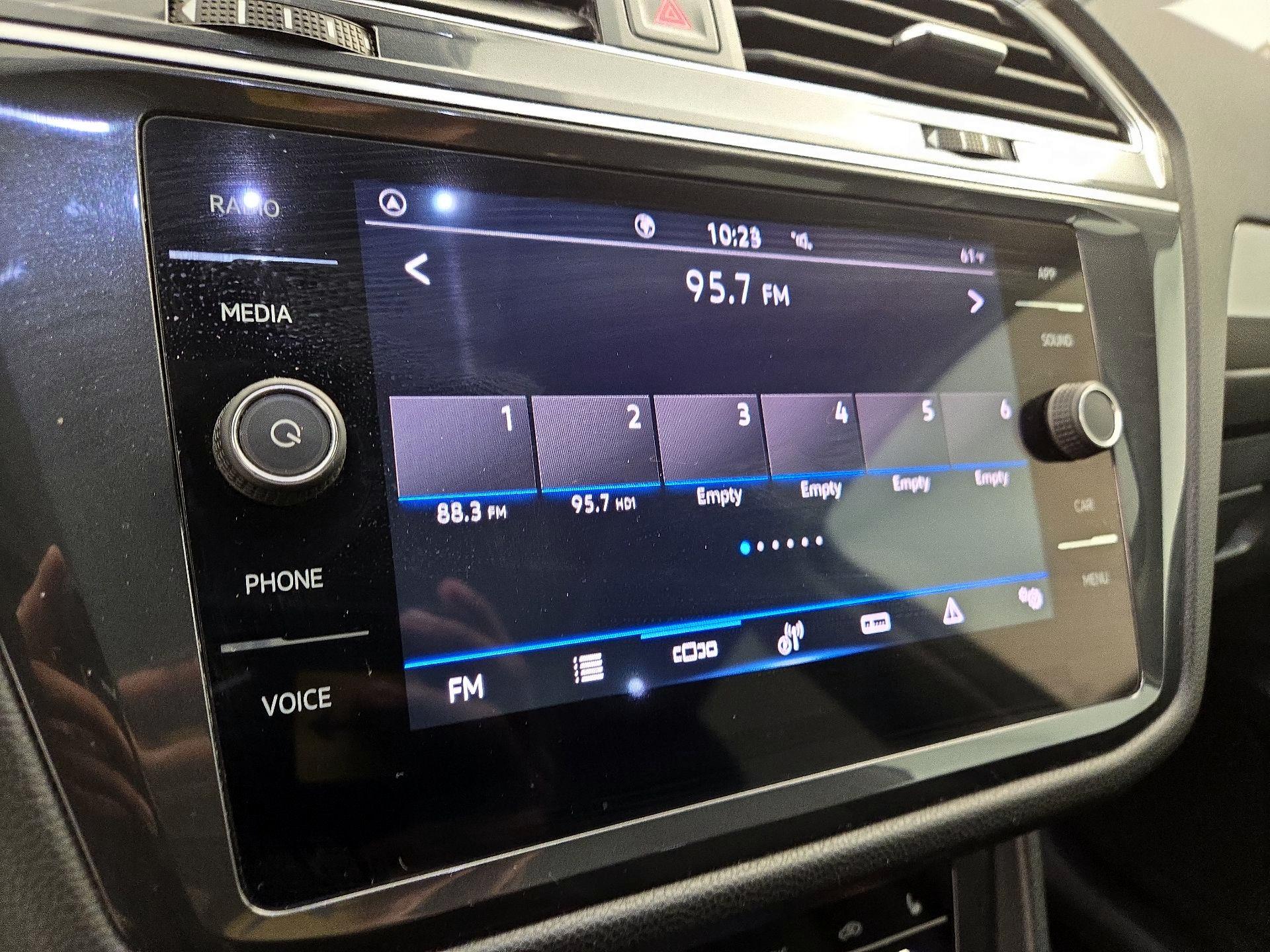 Thumbnail: 2023 Volkswagen Tiguan - 15