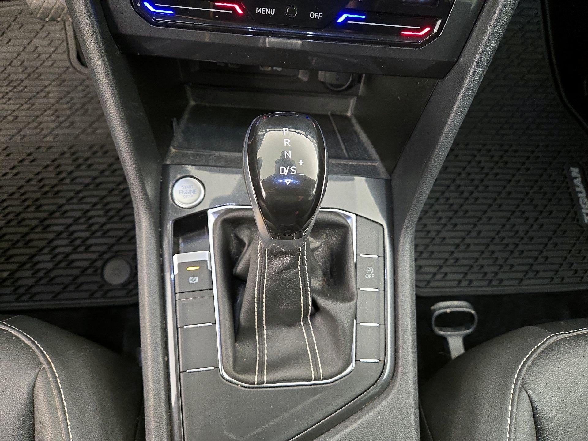 Thumbnail: 2023 Volkswagen Tiguan - 17