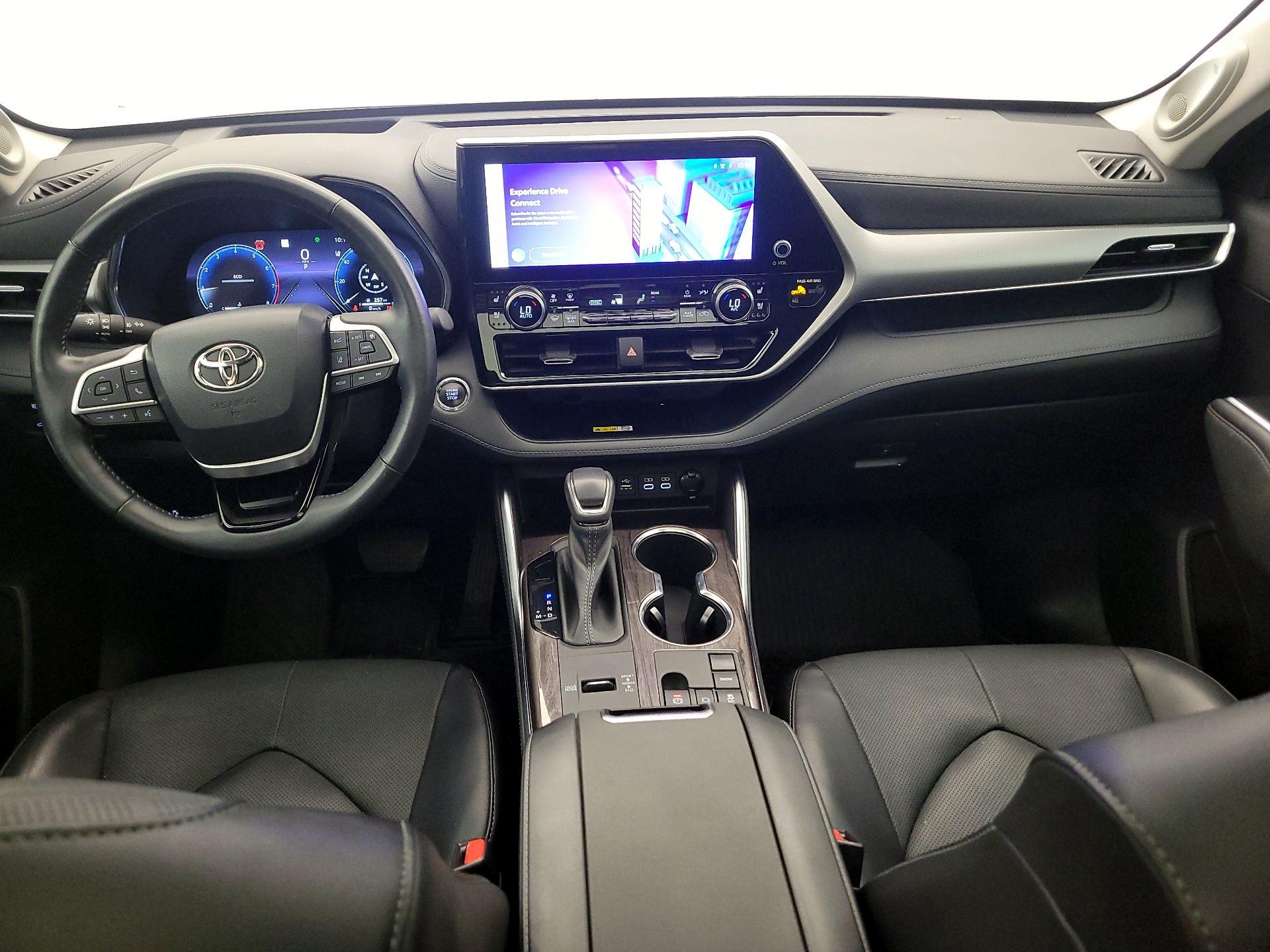 Thumbnail: 2023 Toyota Highlander - 9