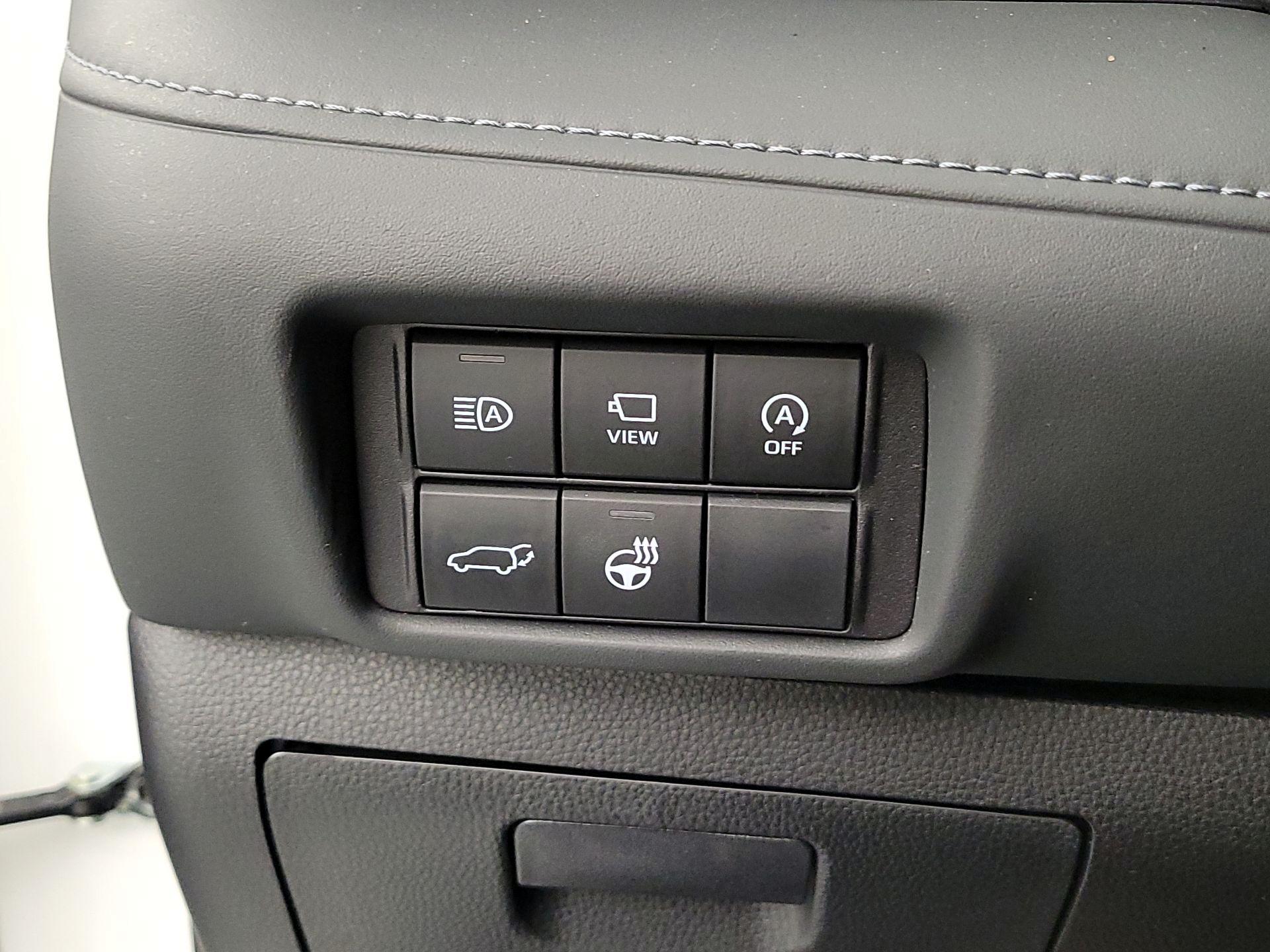 Thumbnail: 2023 Toyota Highlander - 13