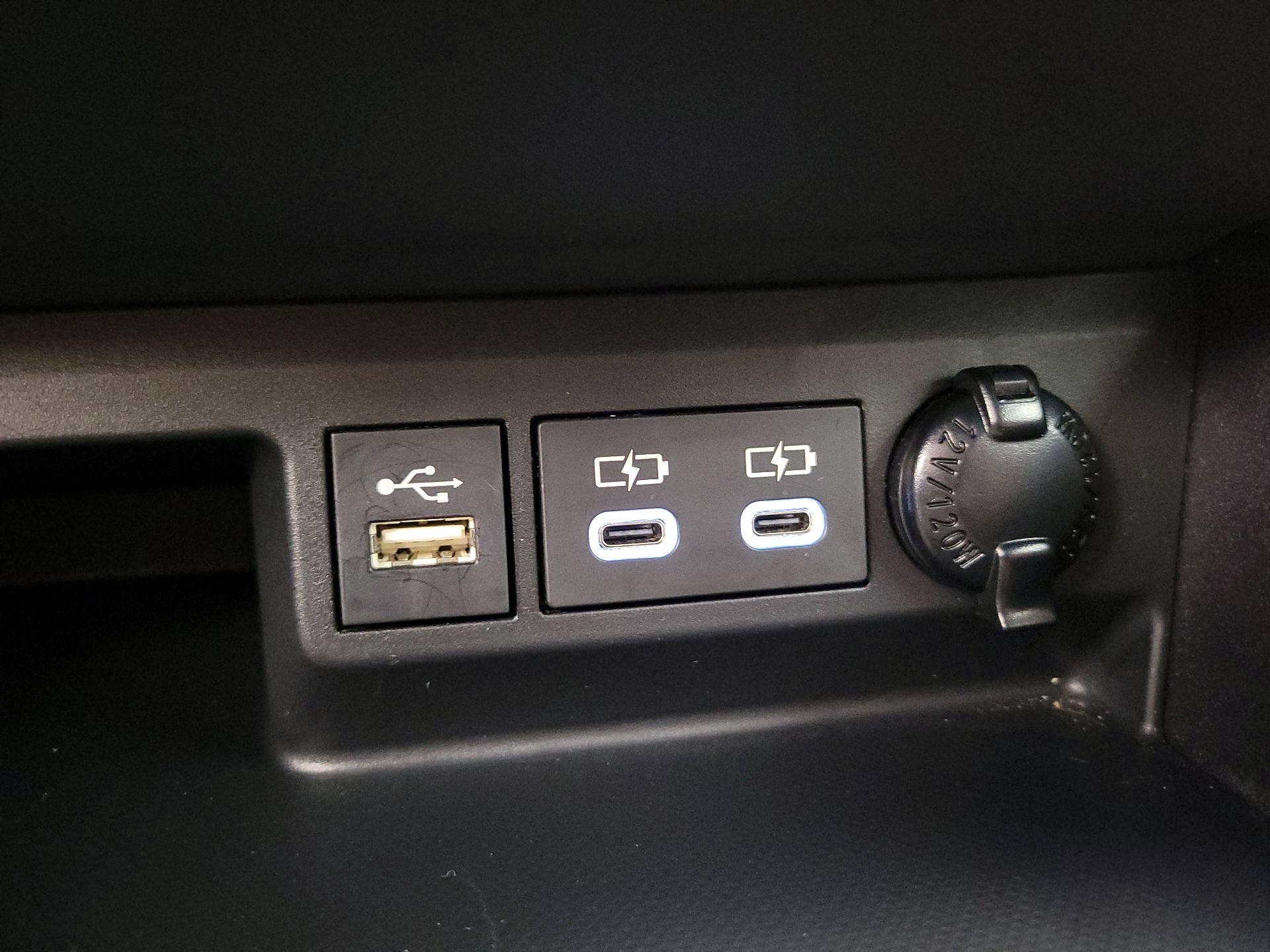 Thumbnail: 2023 Toyota Highlander - 18