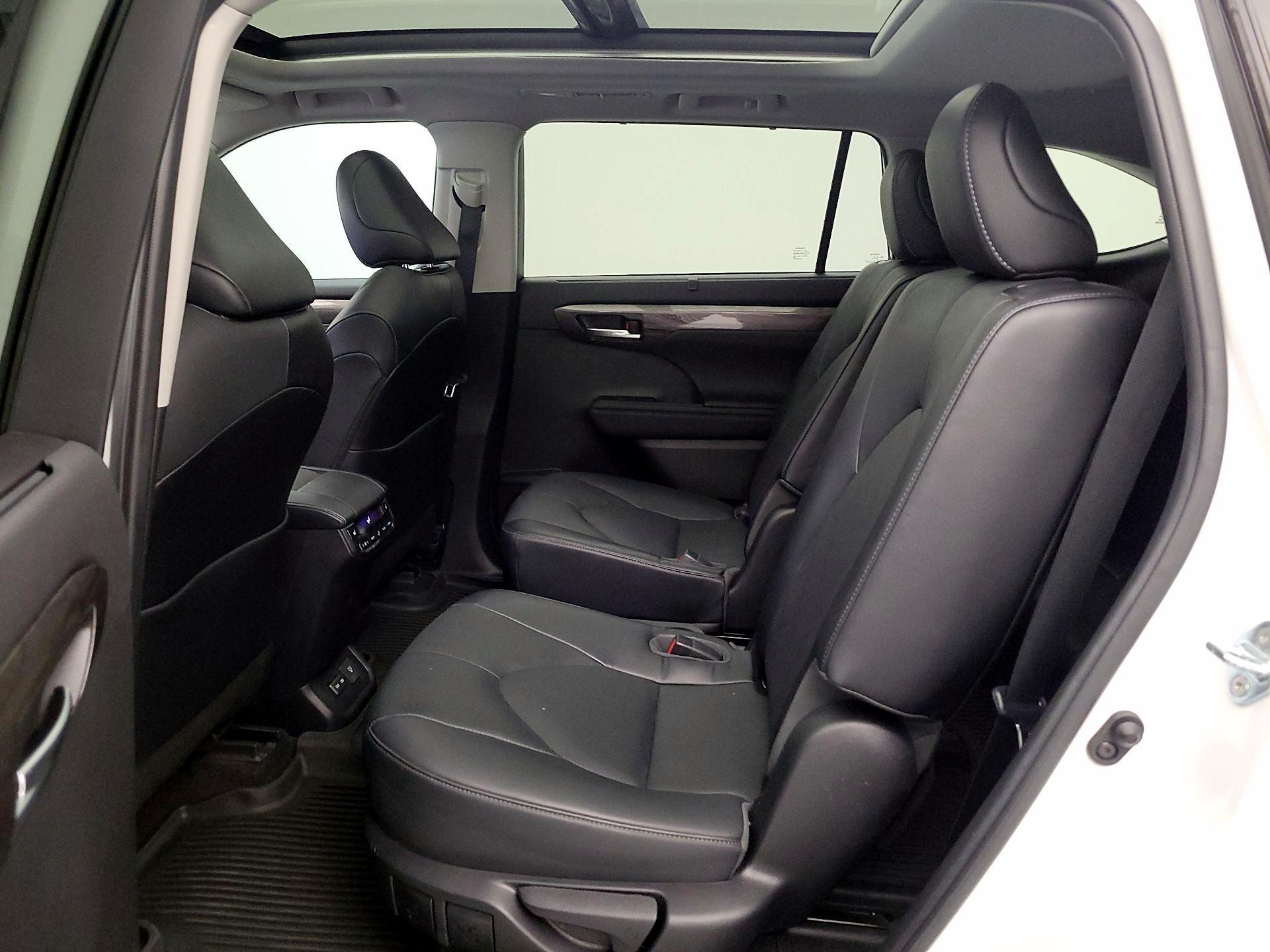 Thumbnail: 2023 Toyota Highlander - 20