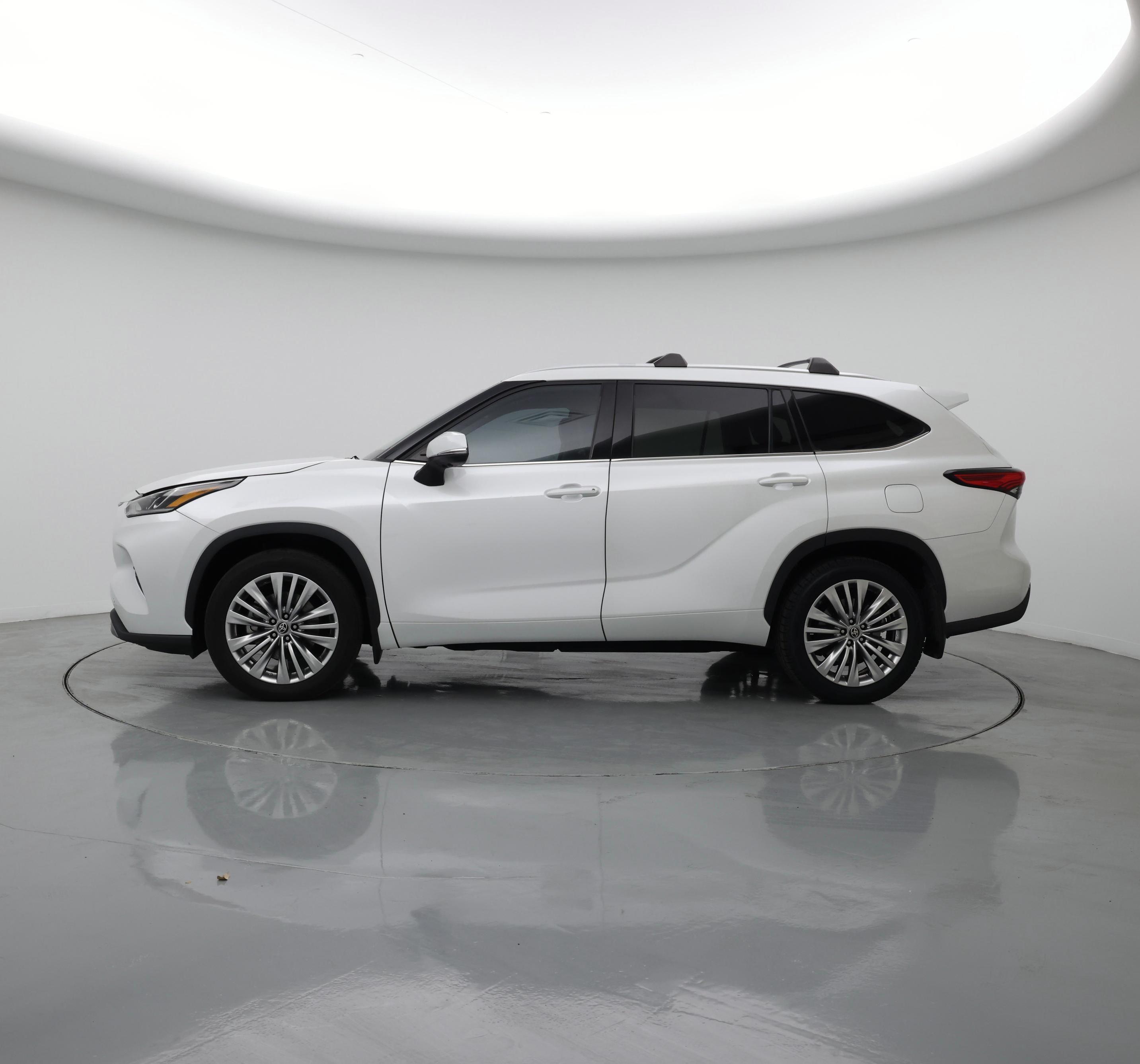 Thumbnail: 2023 Toyota Highlander - 3