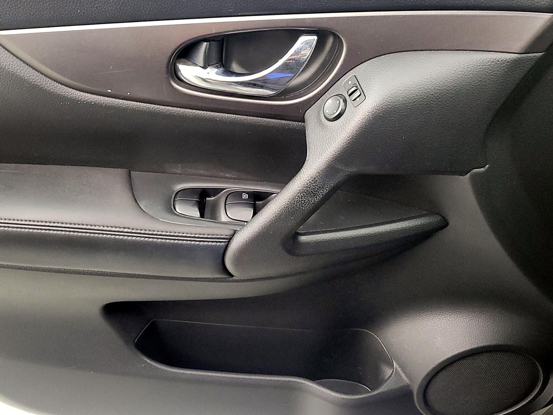 Thumbnail: 2016 Nissan Rogue - 12