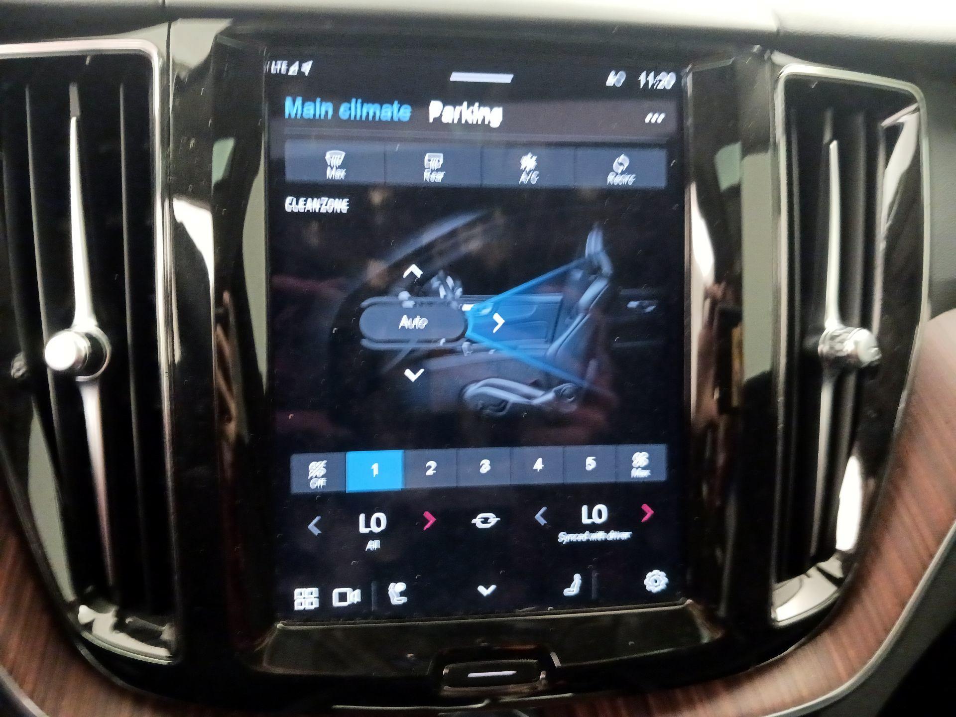 Thumbnail: 2024 Volvo XC60 - 17