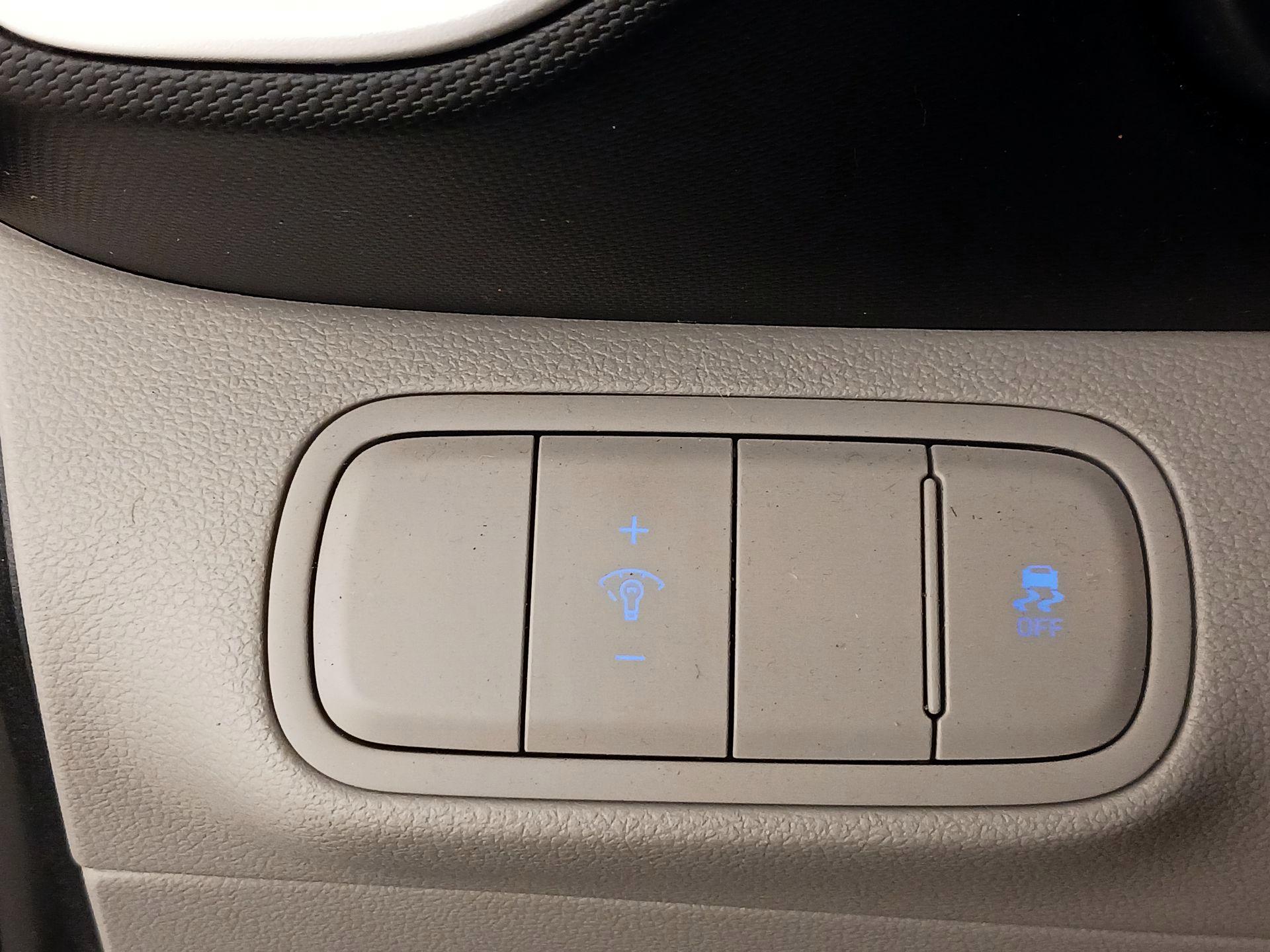 Thumbnail: 2023 Hyundai Venue - 13