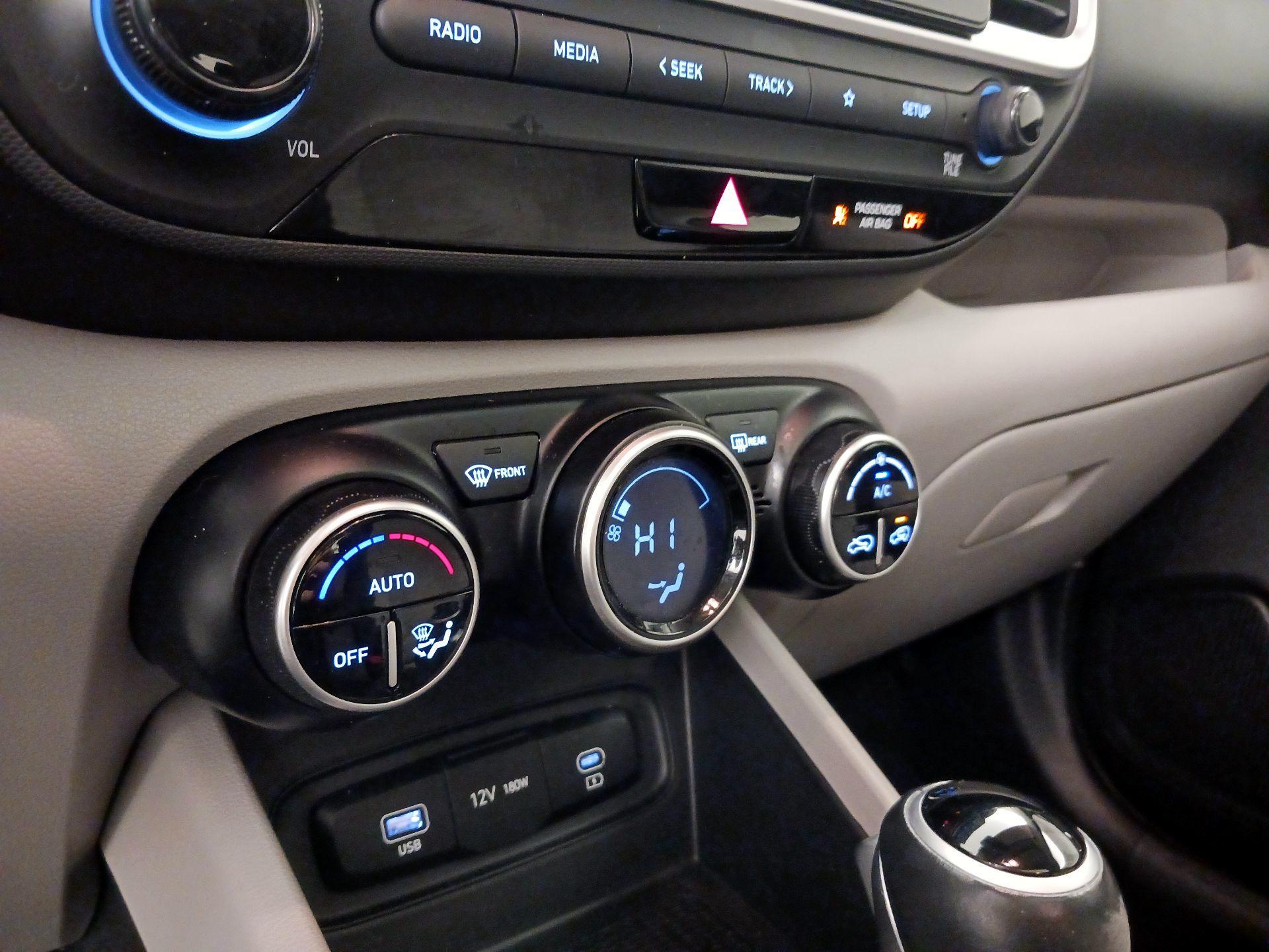 Thumbnail: 2023 Hyundai Venue - 16